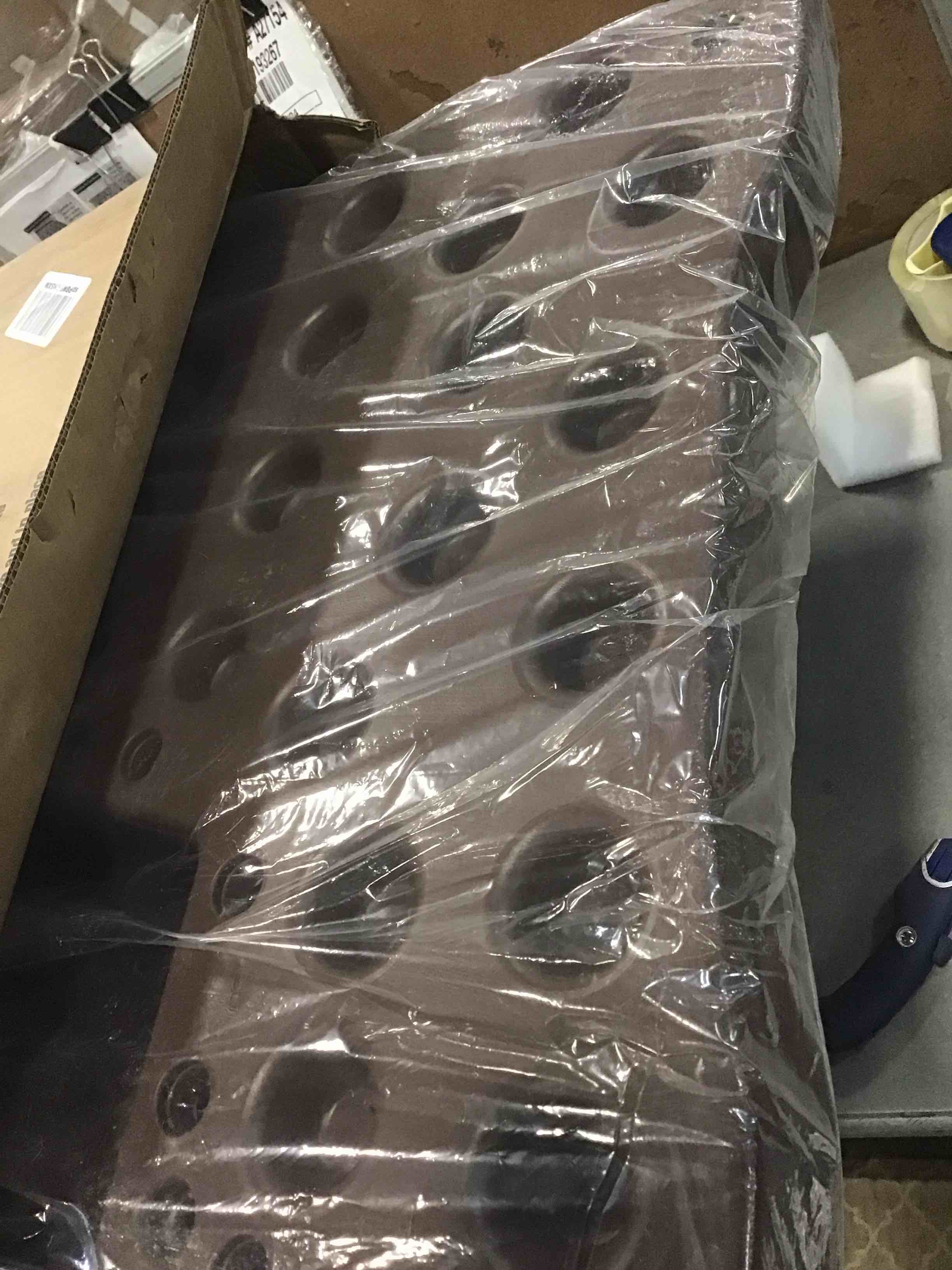 https://s3.amazonaws.com/lotting-images-prod/bidfta/RED6332528_1711732550847.jpeg