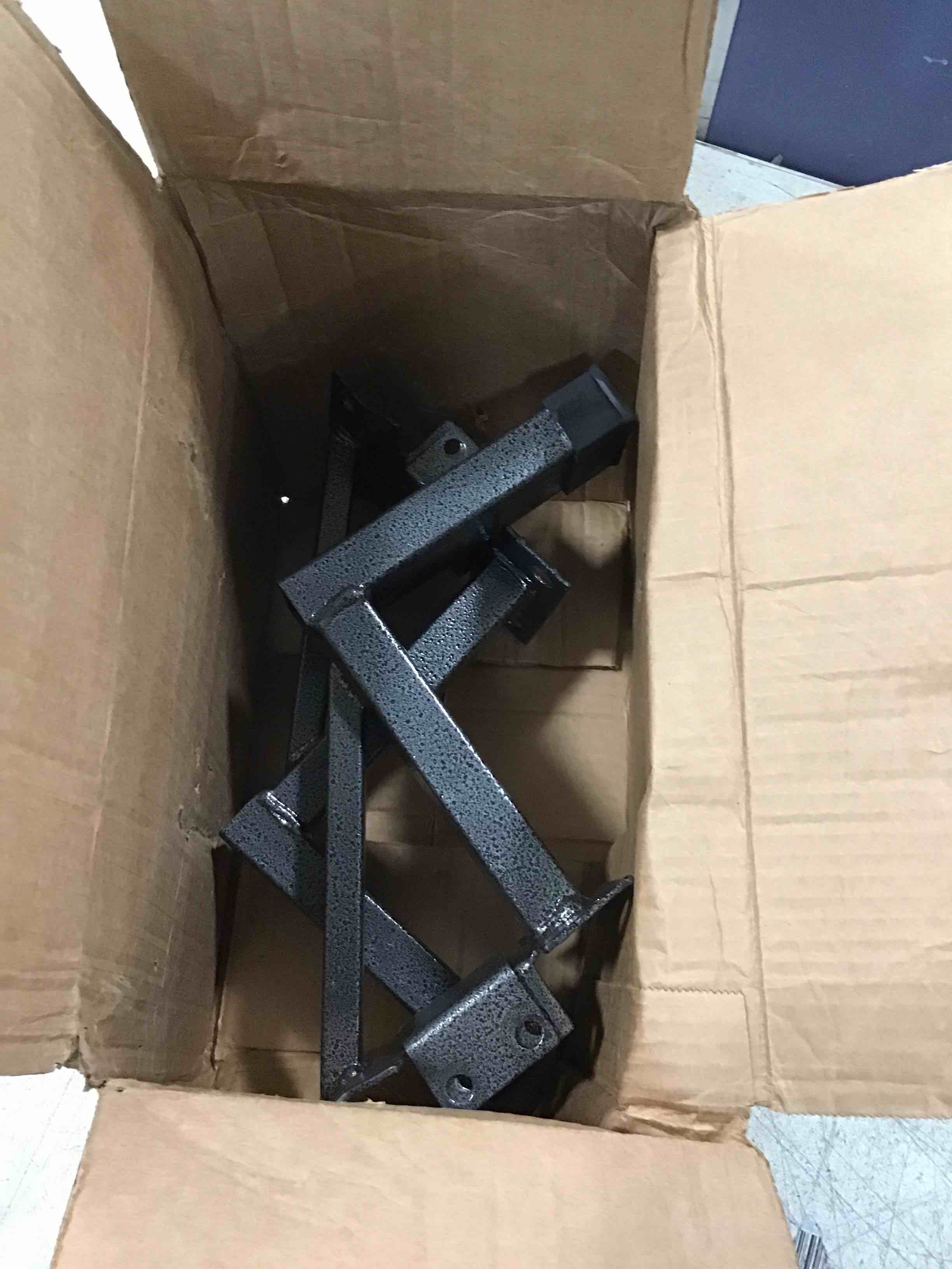 https://s3.amazonaws.com/lotting-images-prod/bidfta/RED6333300_1712246182128.jpeg