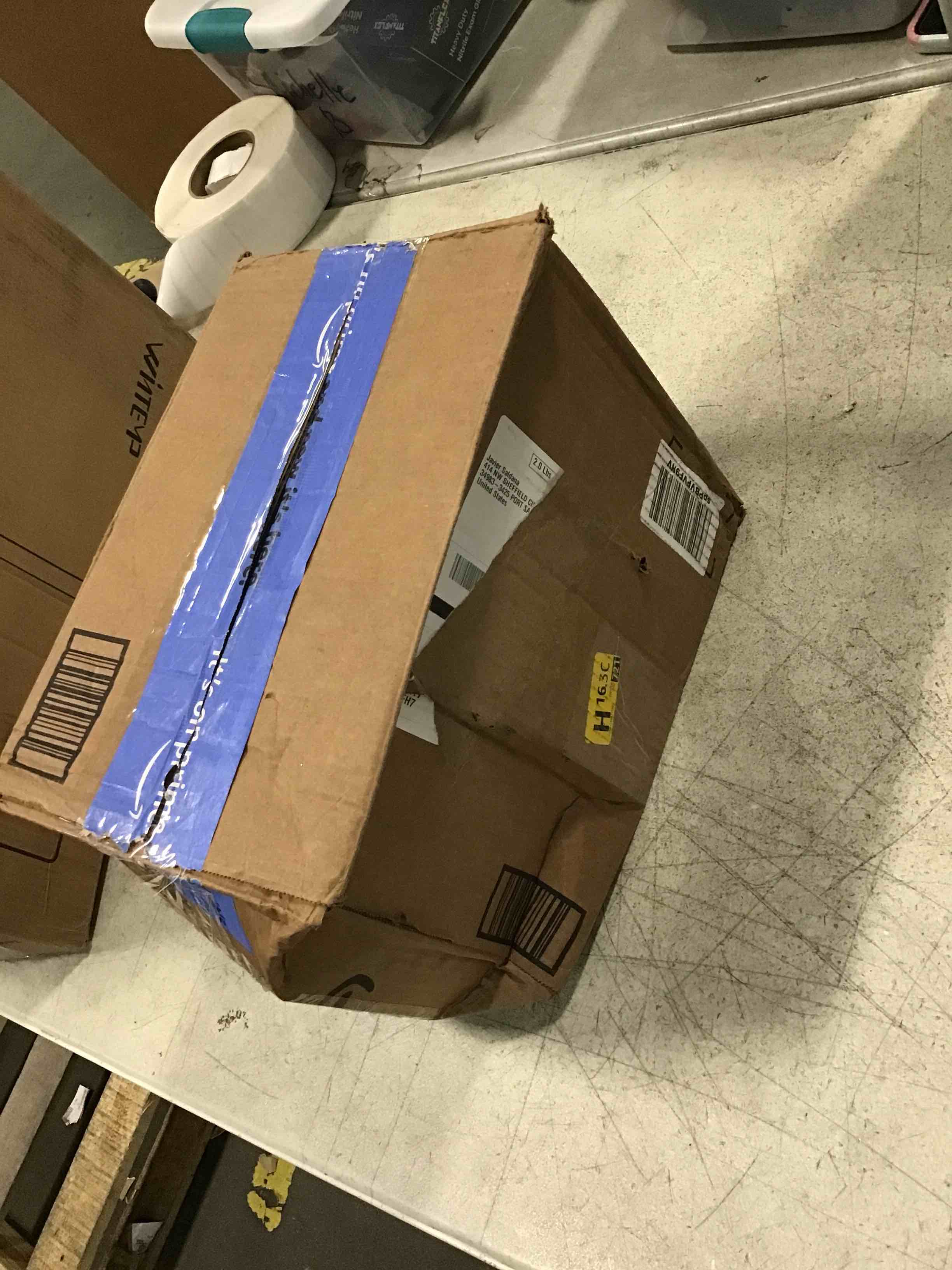 https://s3.amazonaws.com/lotting-images-prod/bidfta/RED6333300_1712246192782.jpeg