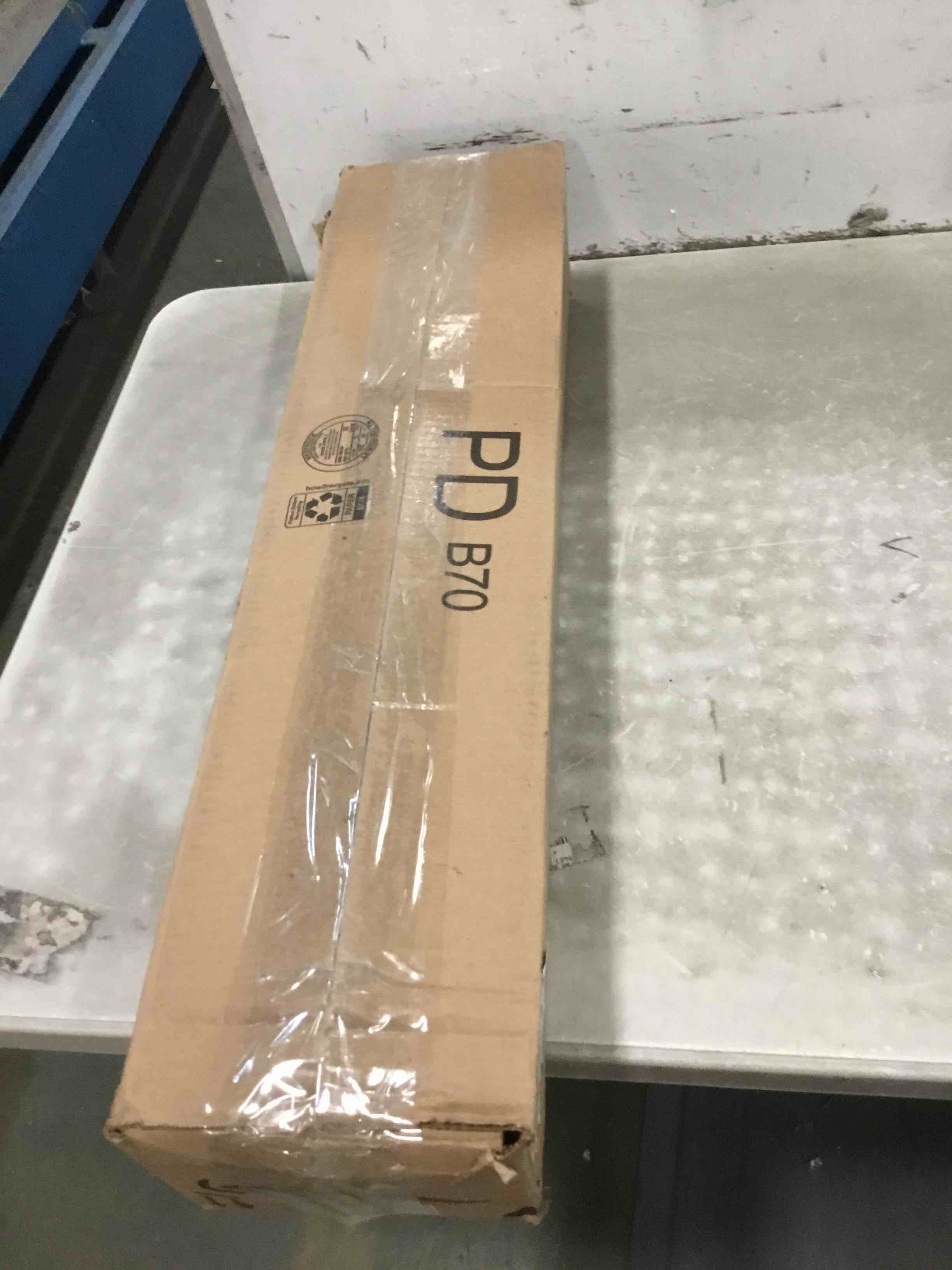 https://s3.amazonaws.com/lotting-images-prod/bidfta/RED6333635_1711713837785.jpeg
