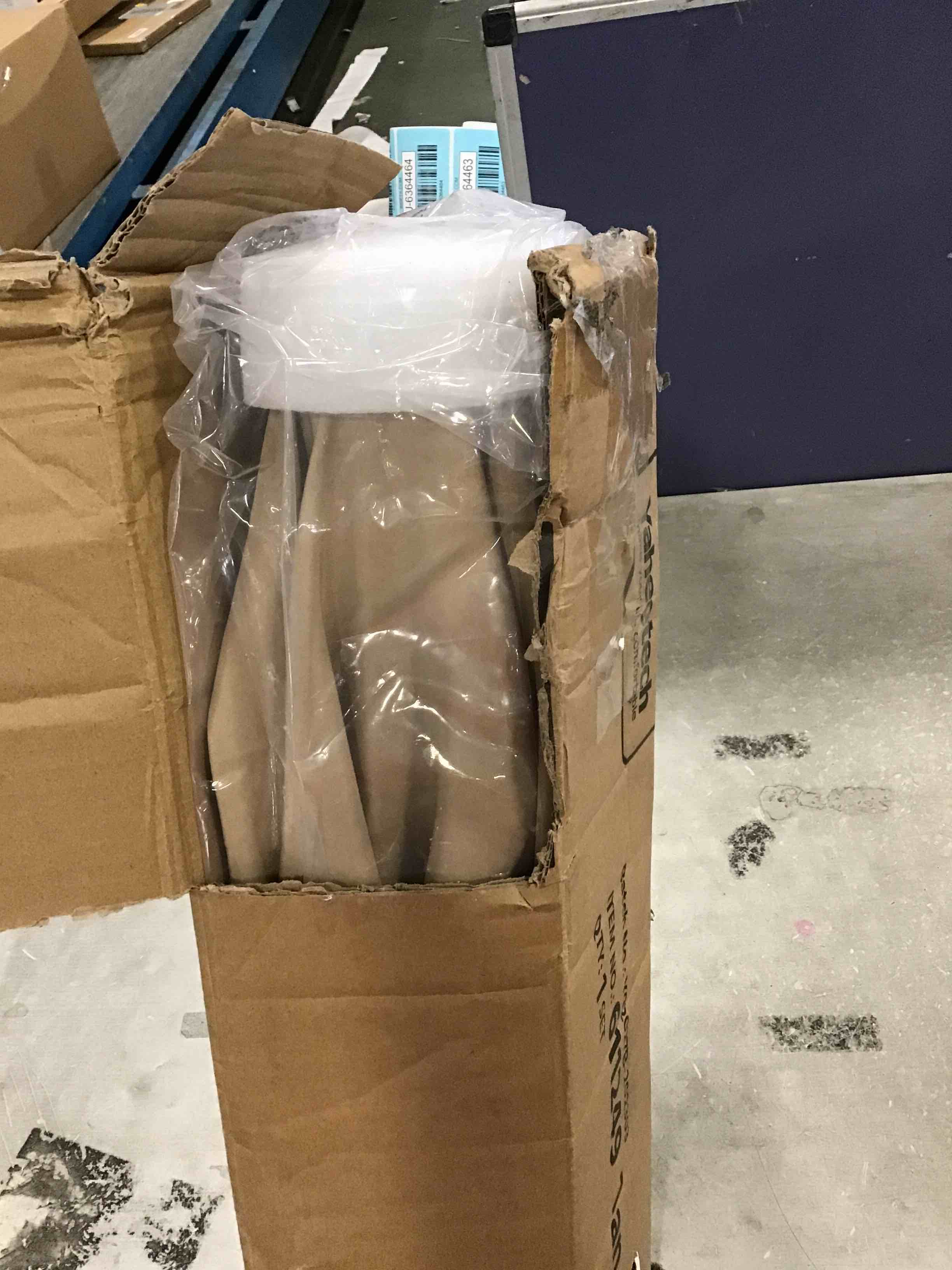 https://s3.amazonaws.com/lotting-images-prod/bidfta/RED6334169_1712068234427.jpeg