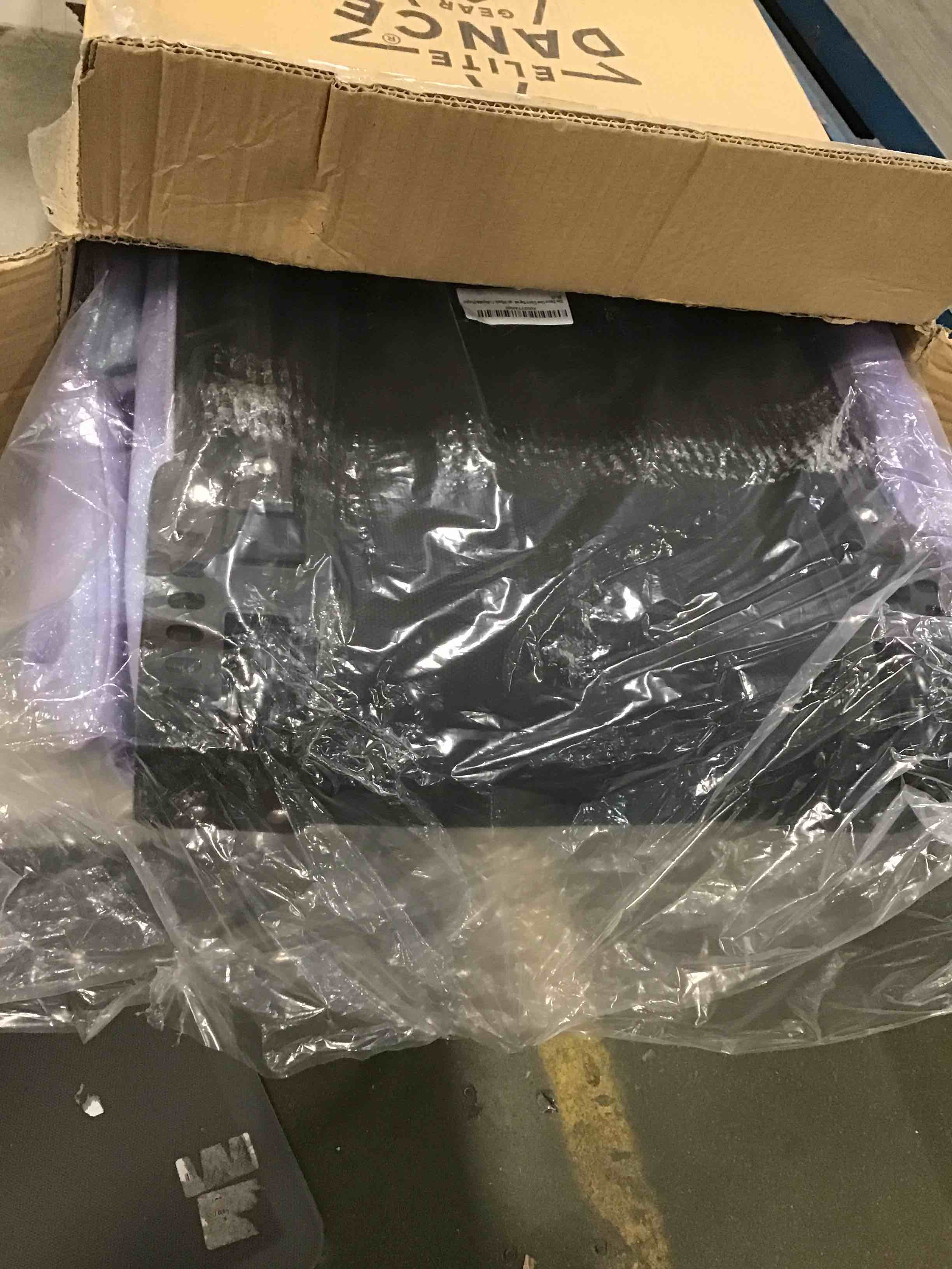 https://s3.amazonaws.com/lotting-images-prod/bidfta/RED6334349_1712147550265.jpeg