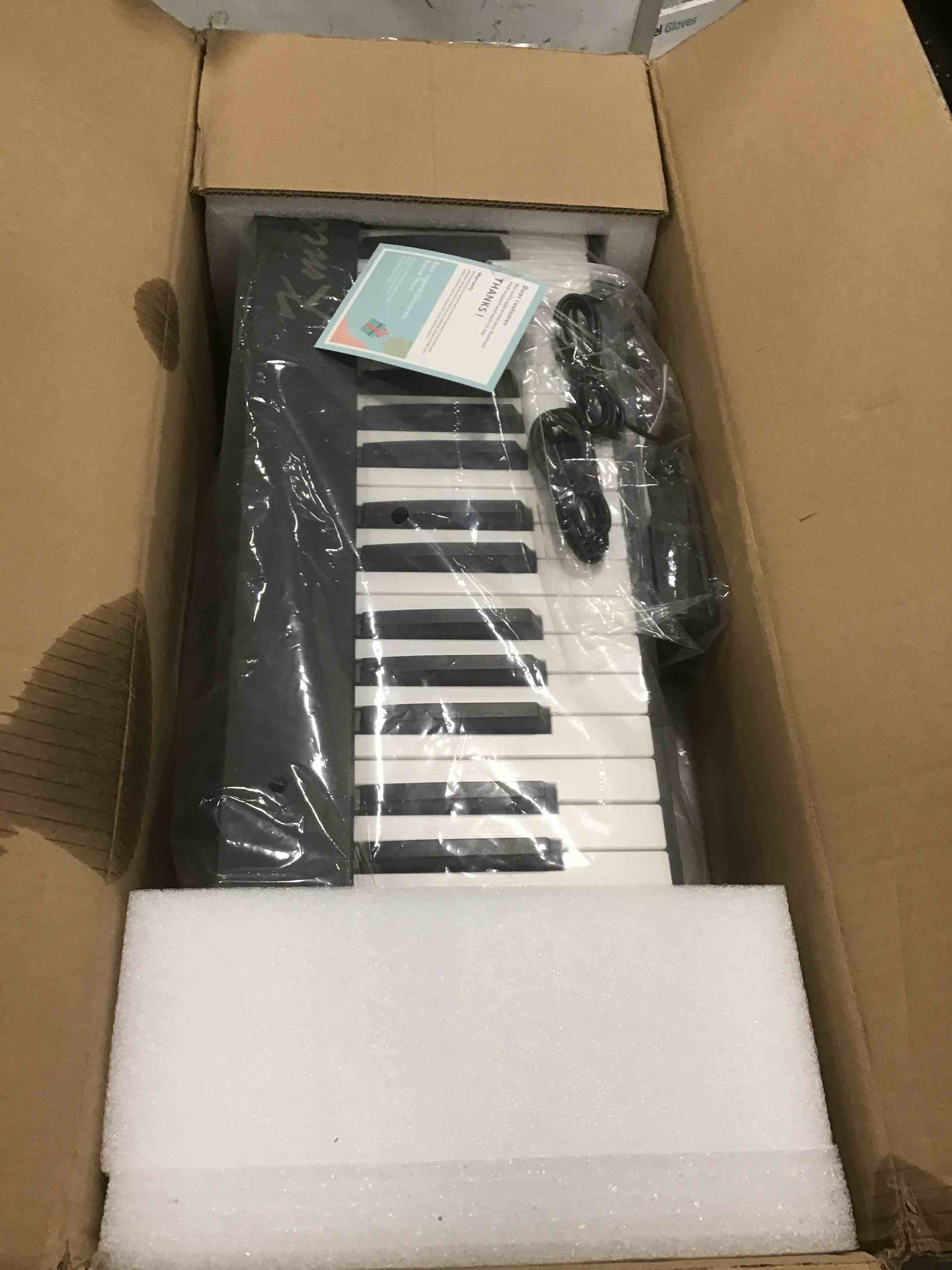 https://s3.amazonaws.com/lotting-images-prod/bidfta/RED6334826_1712319204646.jpeg
