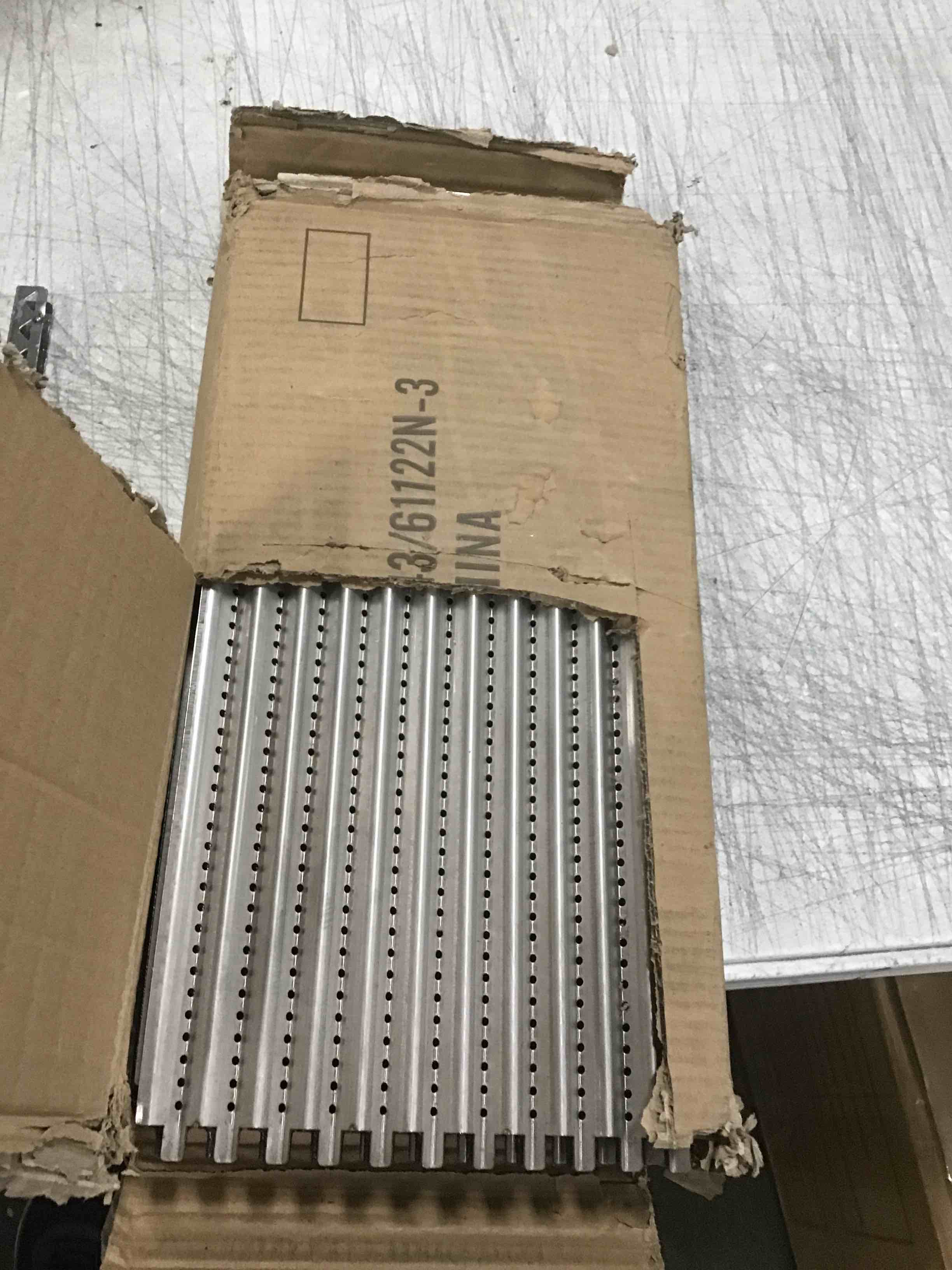 https://s3.amazonaws.com/lotting-images-prod/bidfta/RED6334924_1712333280284.jpeg