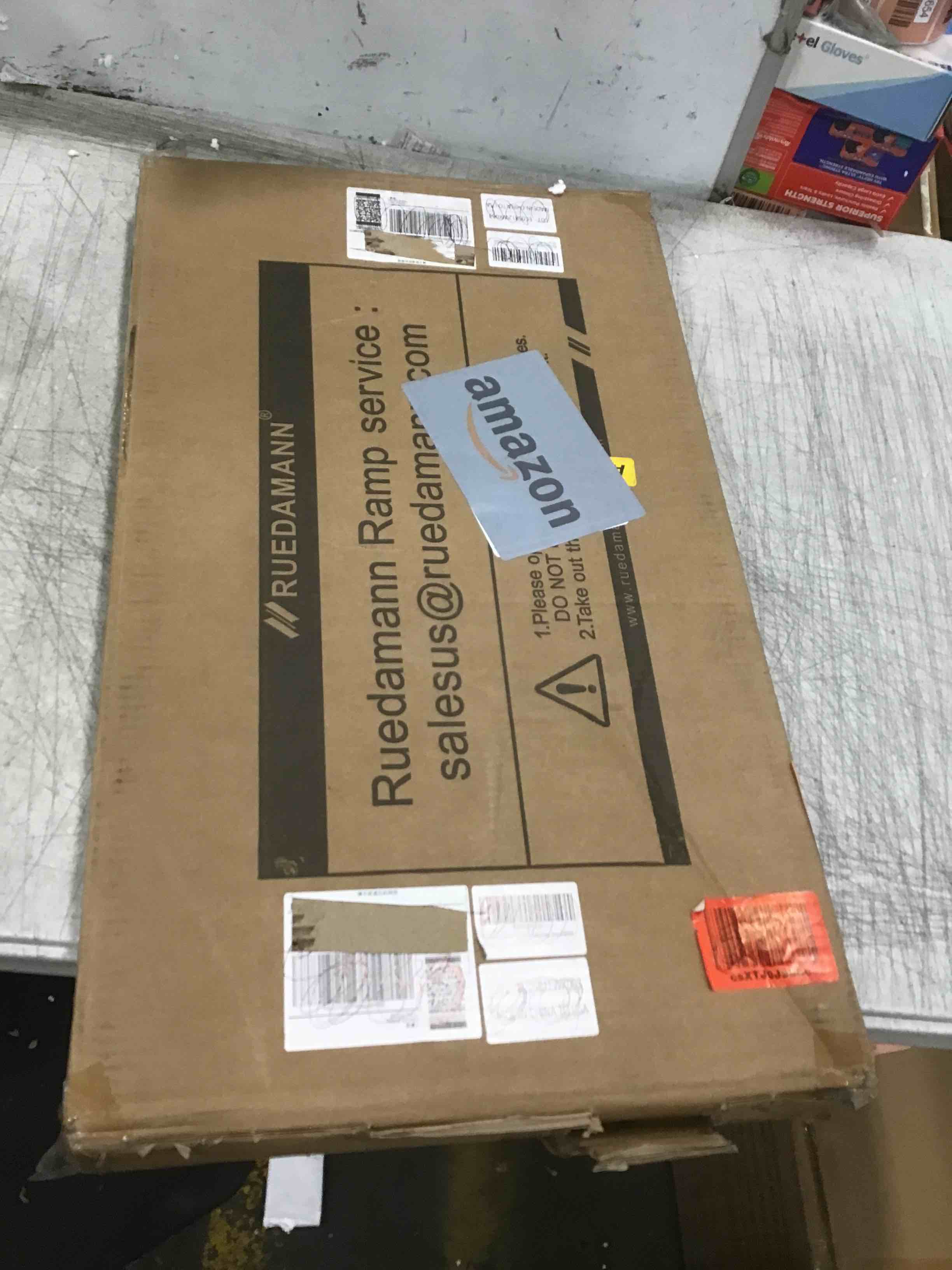 https://s3.amazonaws.com/lotting-images-prod/bidfta/RED6334936_1712334809504.jpeg