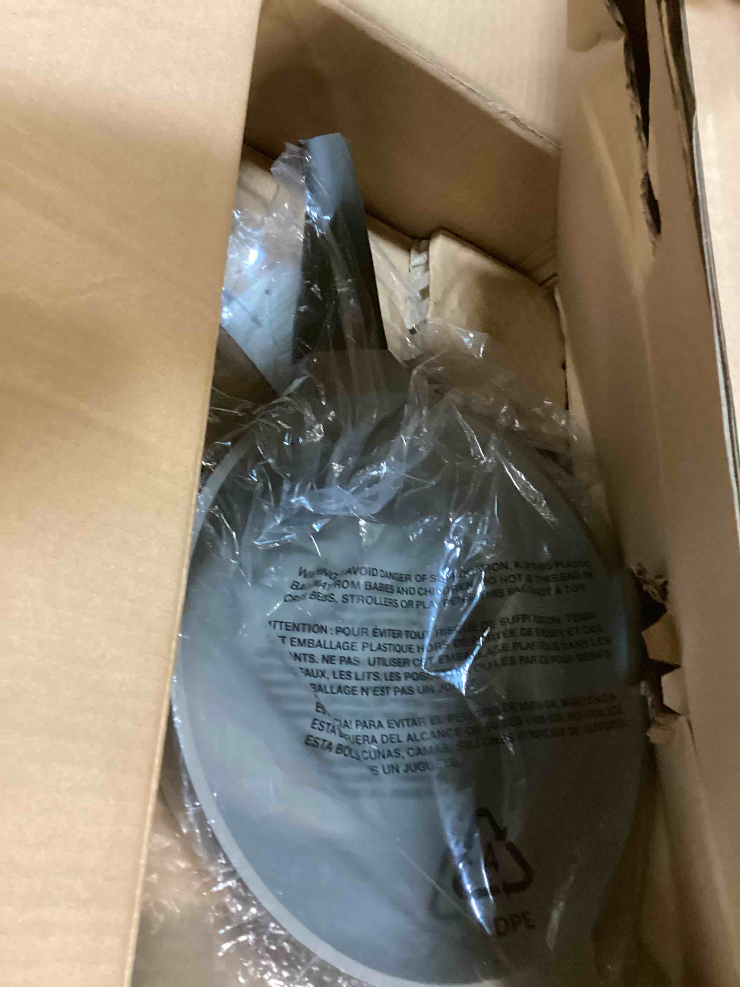 https://s3.amazonaws.com/lotting-images-prod/bidfta/RED6335214_1711710299136.jpeg