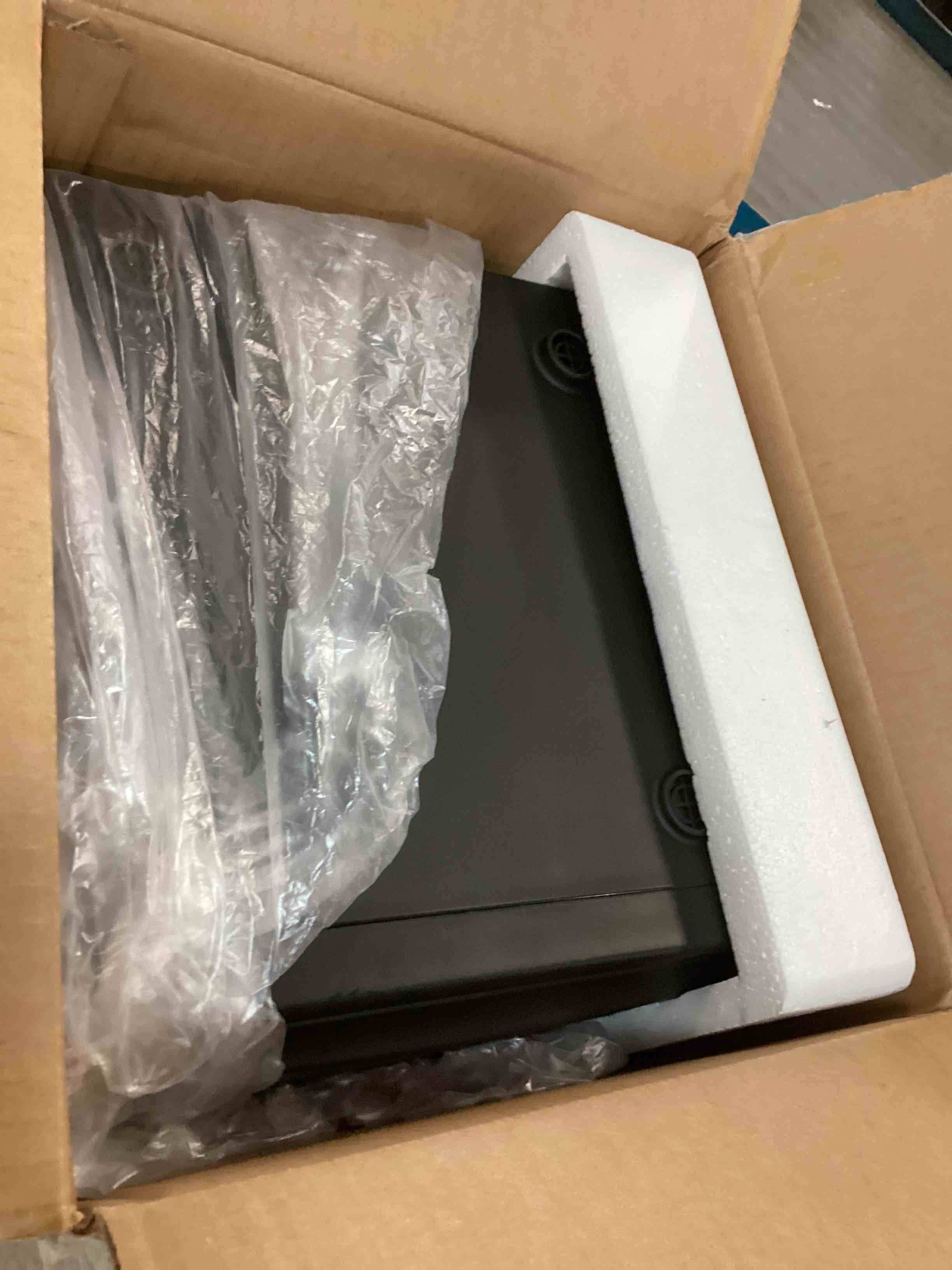 https://s3.amazonaws.com/lotting-images-prod/bidfta/RED6335712_1711996549839.jpeg