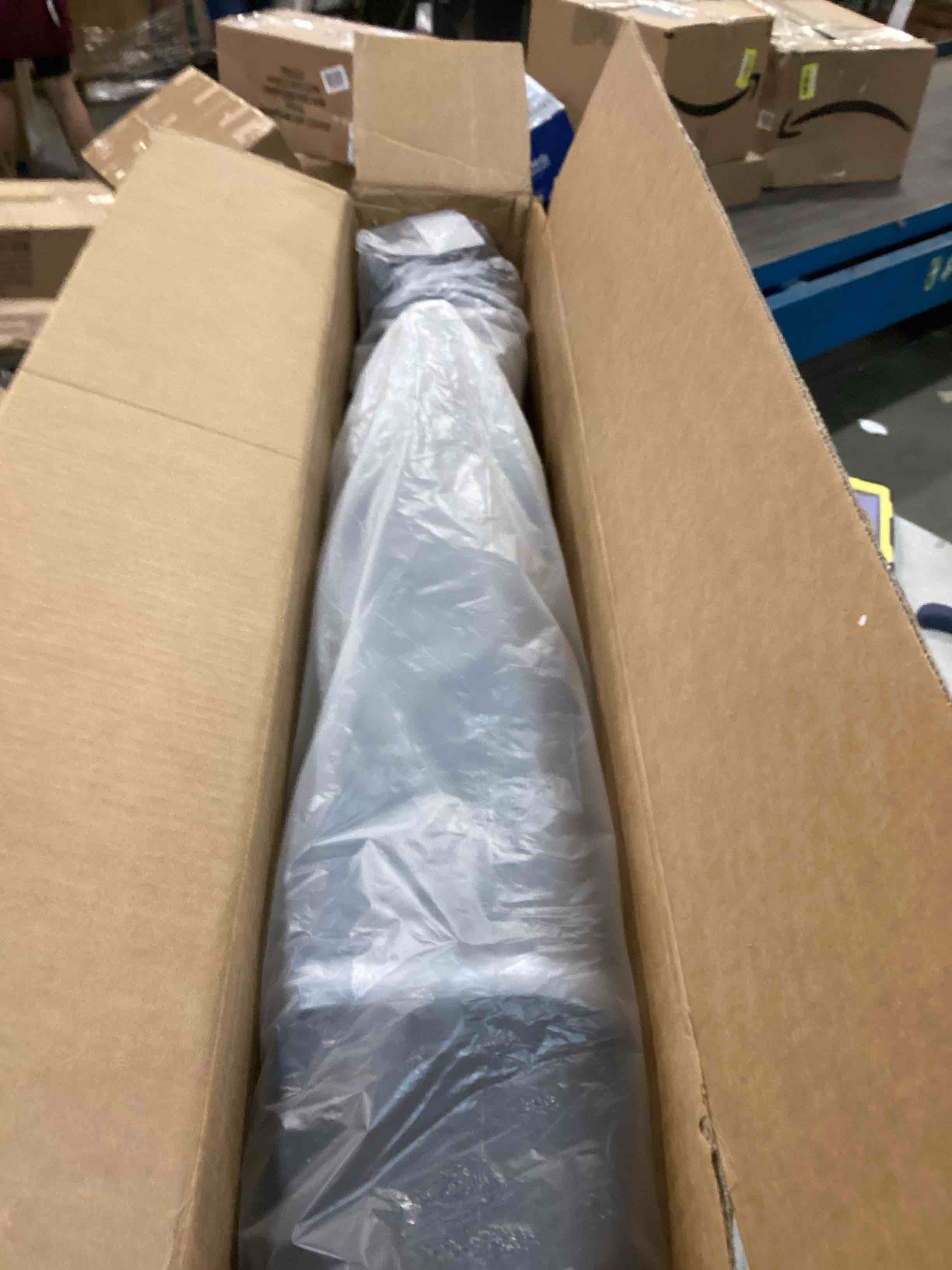 https://s3.amazonaws.com/lotting-images-prod/bidfta/RED6335789_1712061147773.jpeg