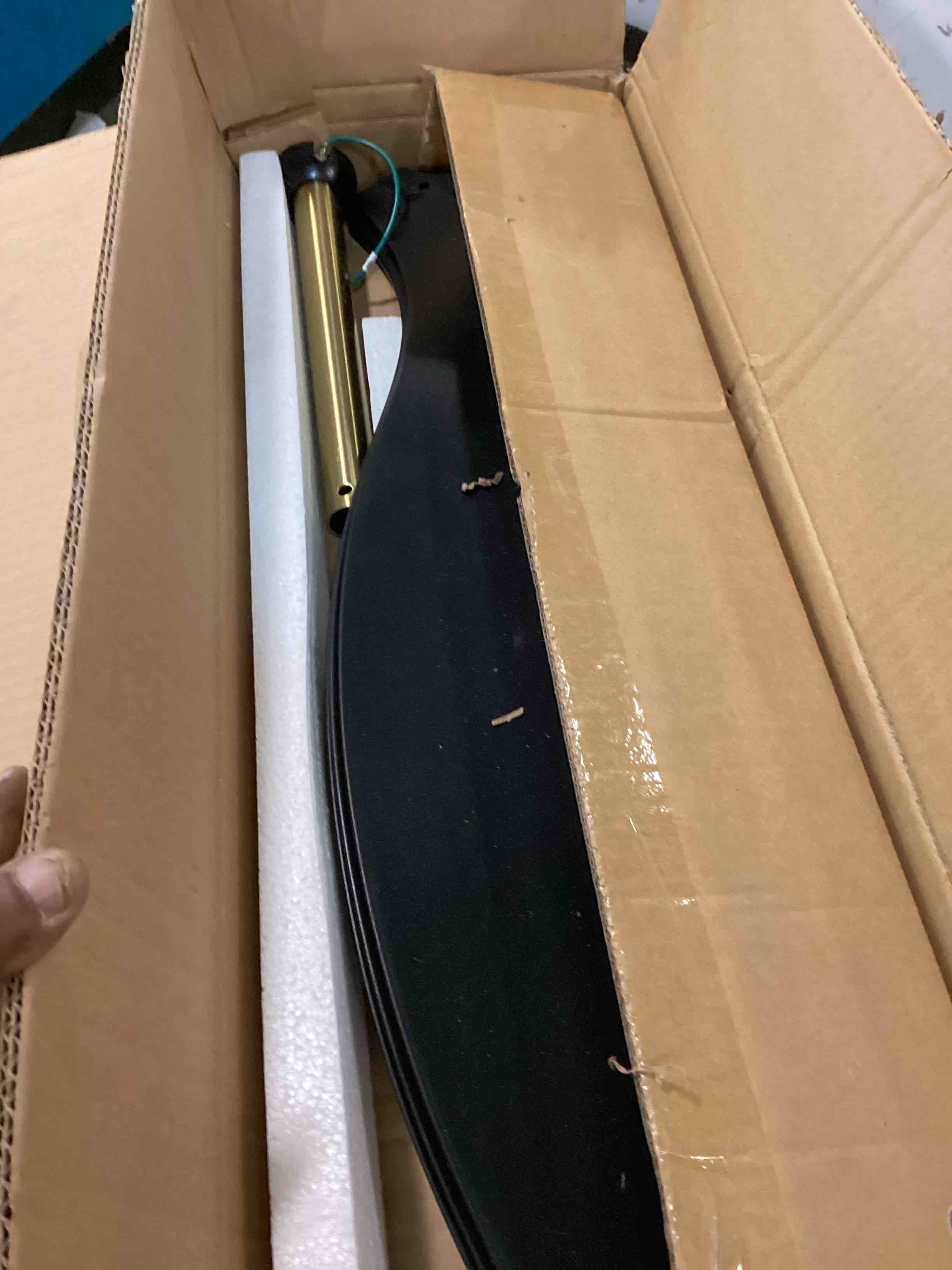 https://s3.amazonaws.com/lotting-images-prod/bidfta/RED6336098_1712236767121.jpeg