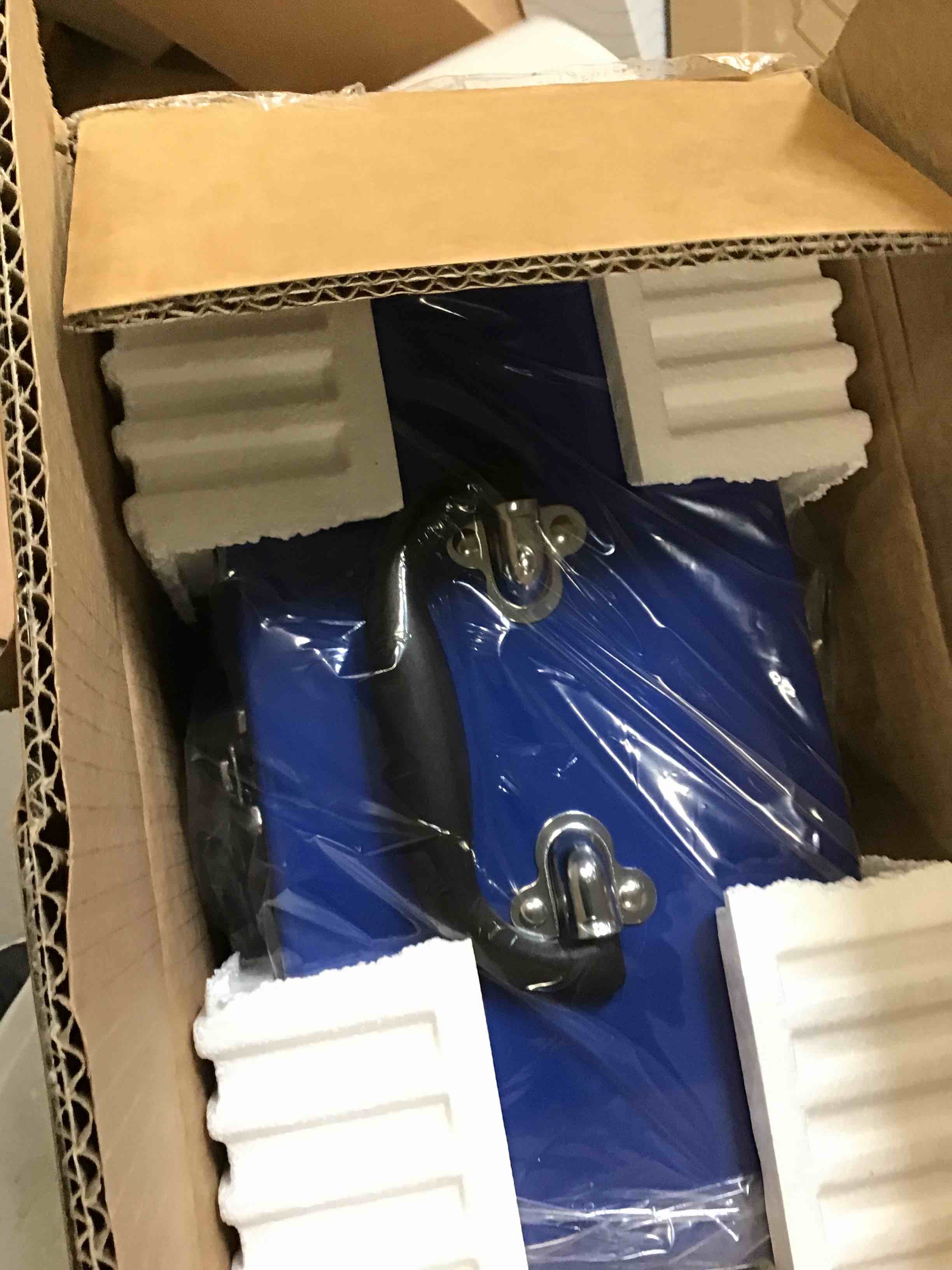 https://s3.amazonaws.com/lotting-images-prod/bidfta/RED6337812_1713984578771.jpeg