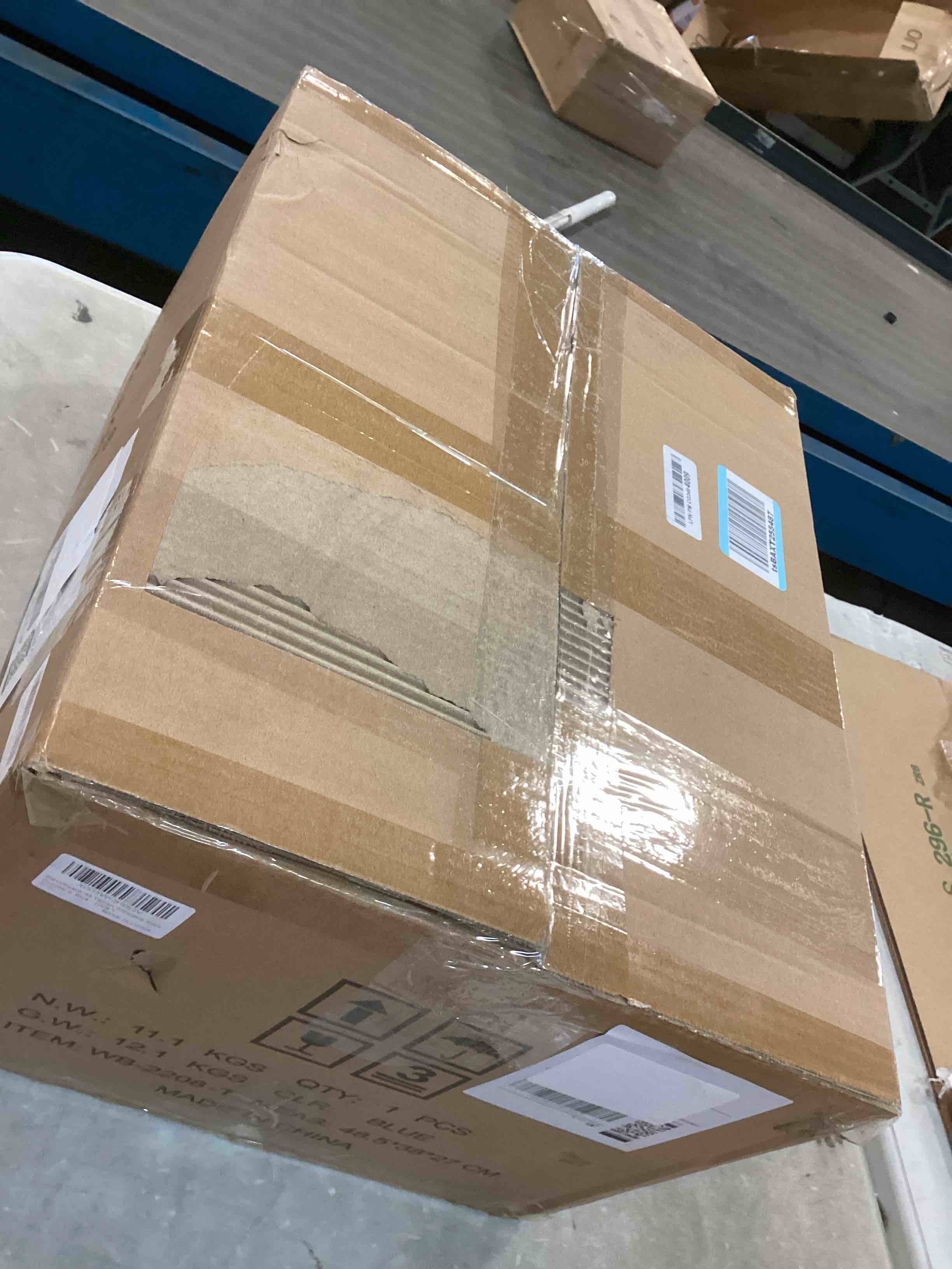 https://s3.amazonaws.com/lotting-images-prod/bidfta/RED6338161_1711643806892.jpeg