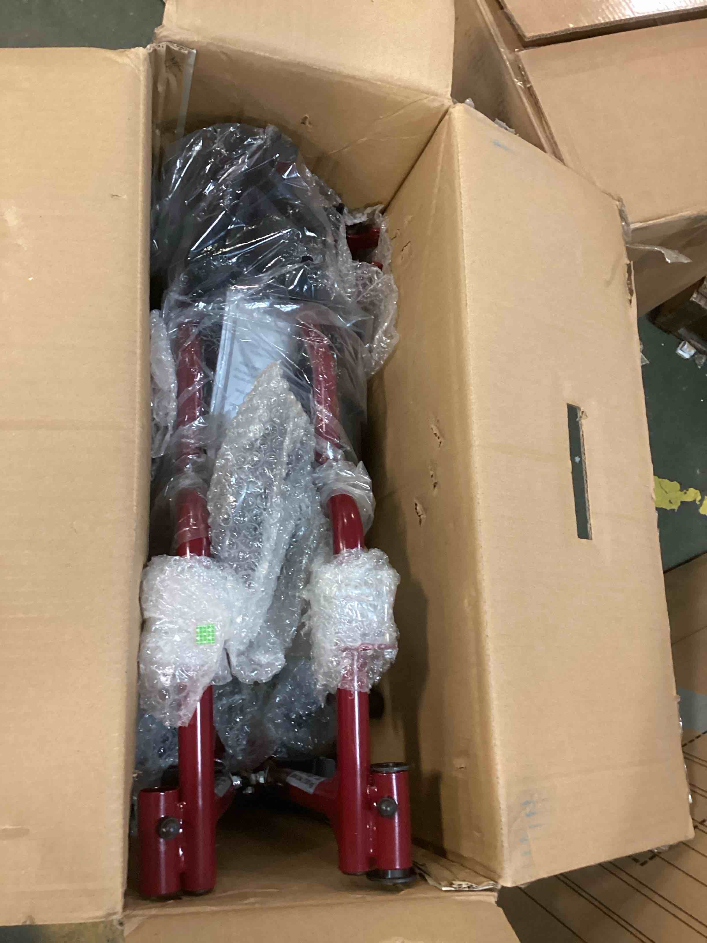 https://s3.amazonaws.com/lotting-images-prod/bidfta/RED6338364_1711725159533.jpeg