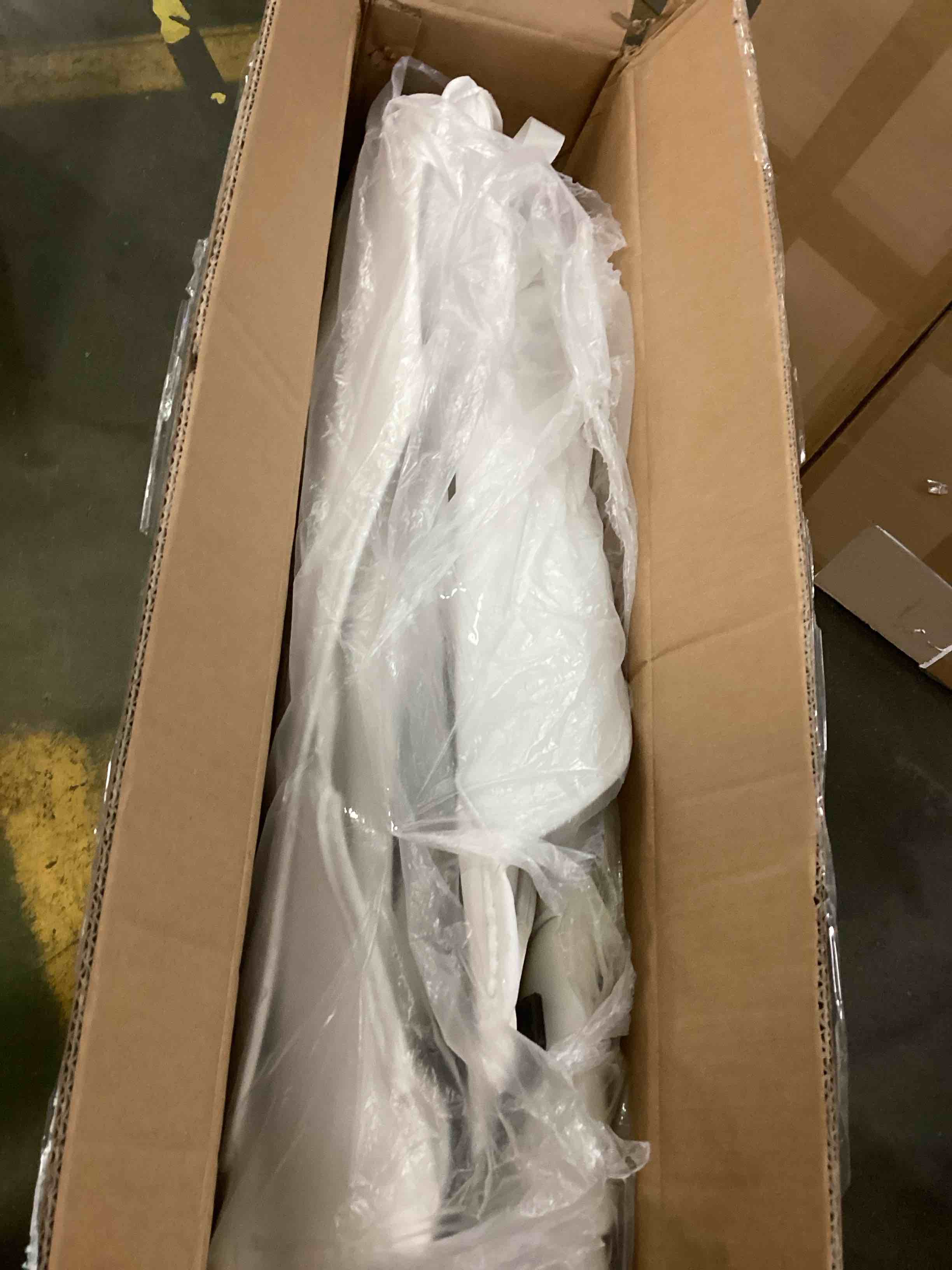https://s3.amazonaws.com/lotting-images-prod/bidfta/RED6338765_1712061439117.jpeg