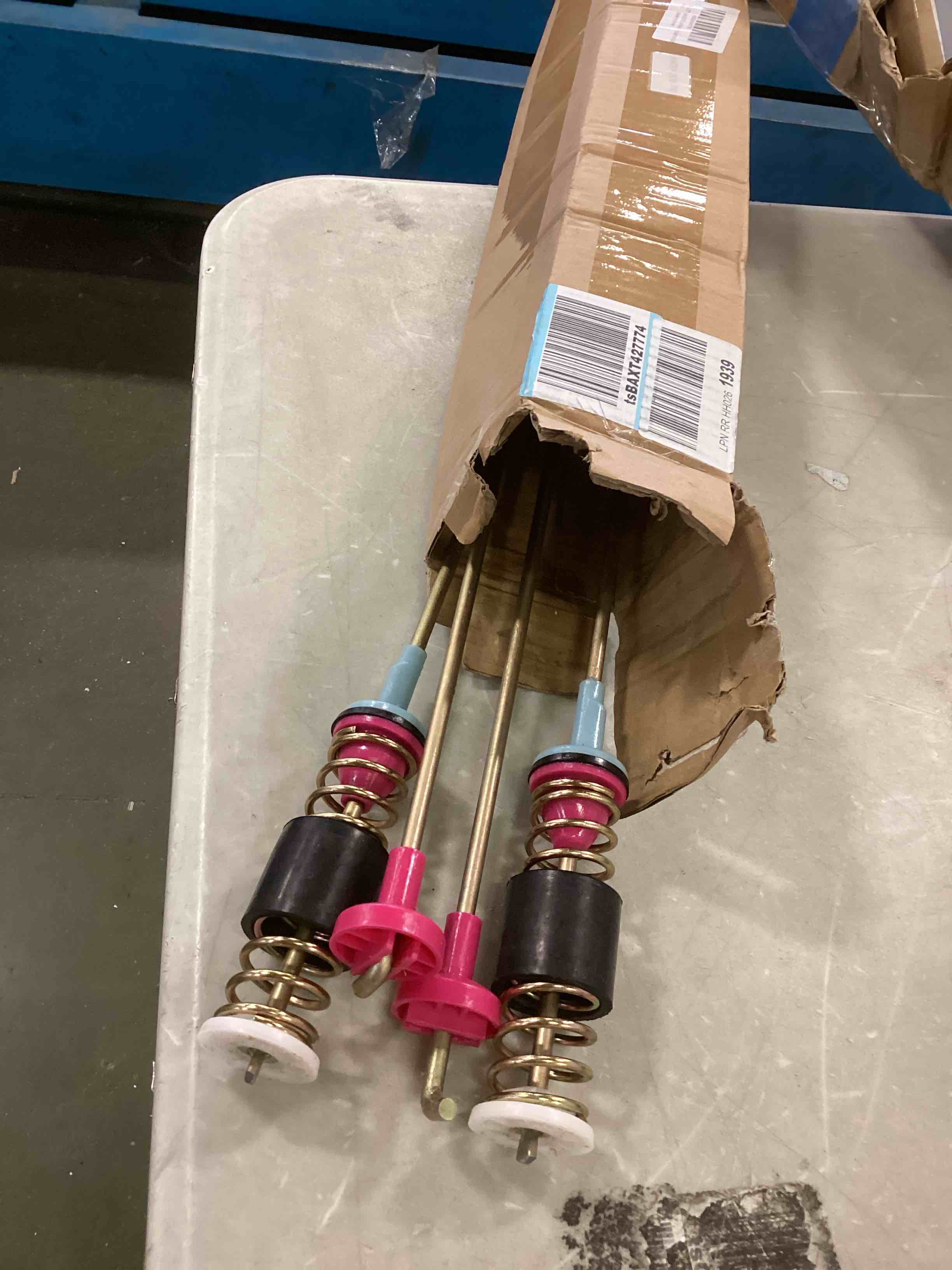 https://s3.amazonaws.com/lotting-images-prod/bidfta/RED6339103_1712161815090.jpeg