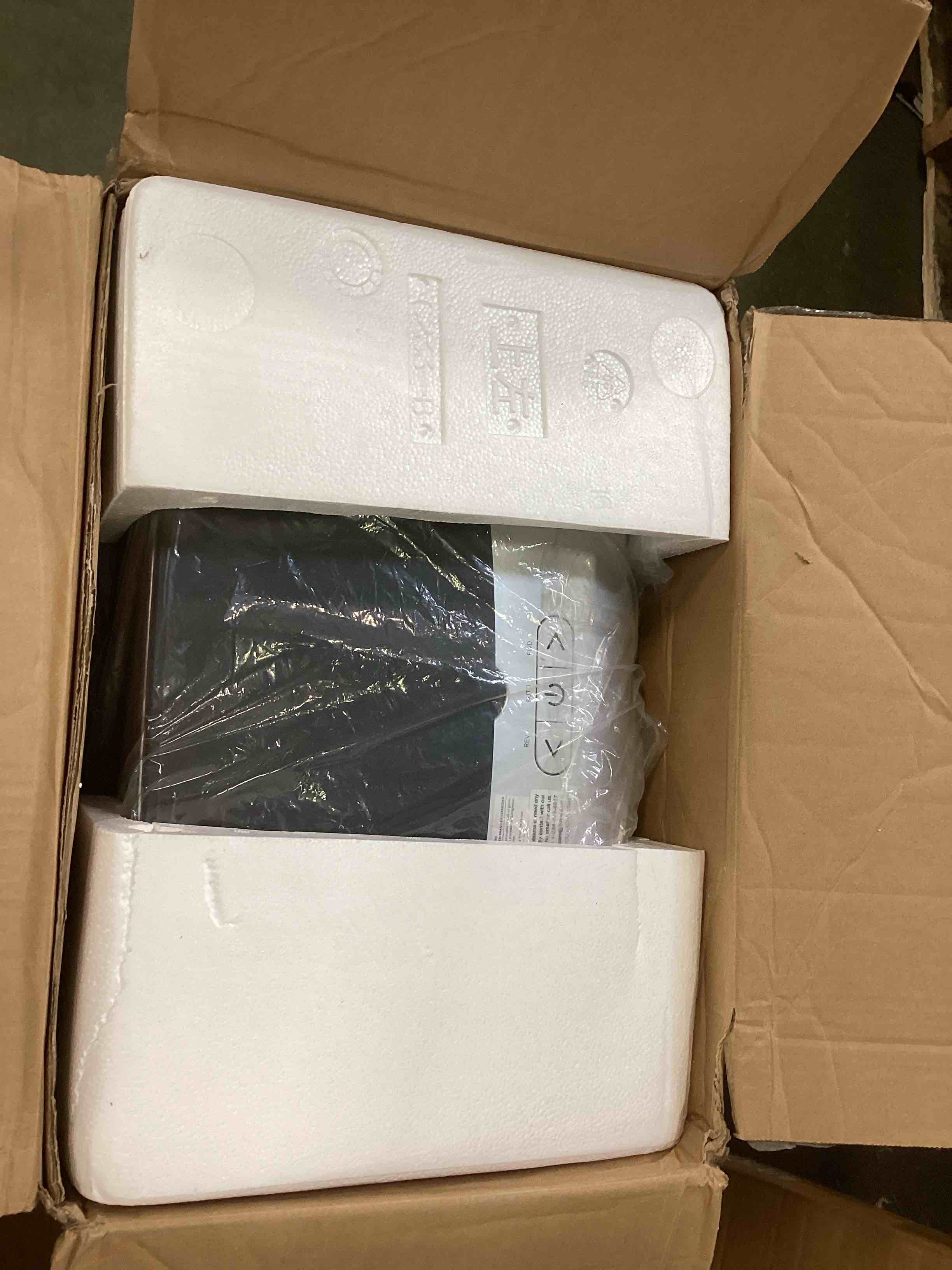 https://s3.amazonaws.com/lotting-images-prod/bidfta/RED6339370_1712251933436.jpeg