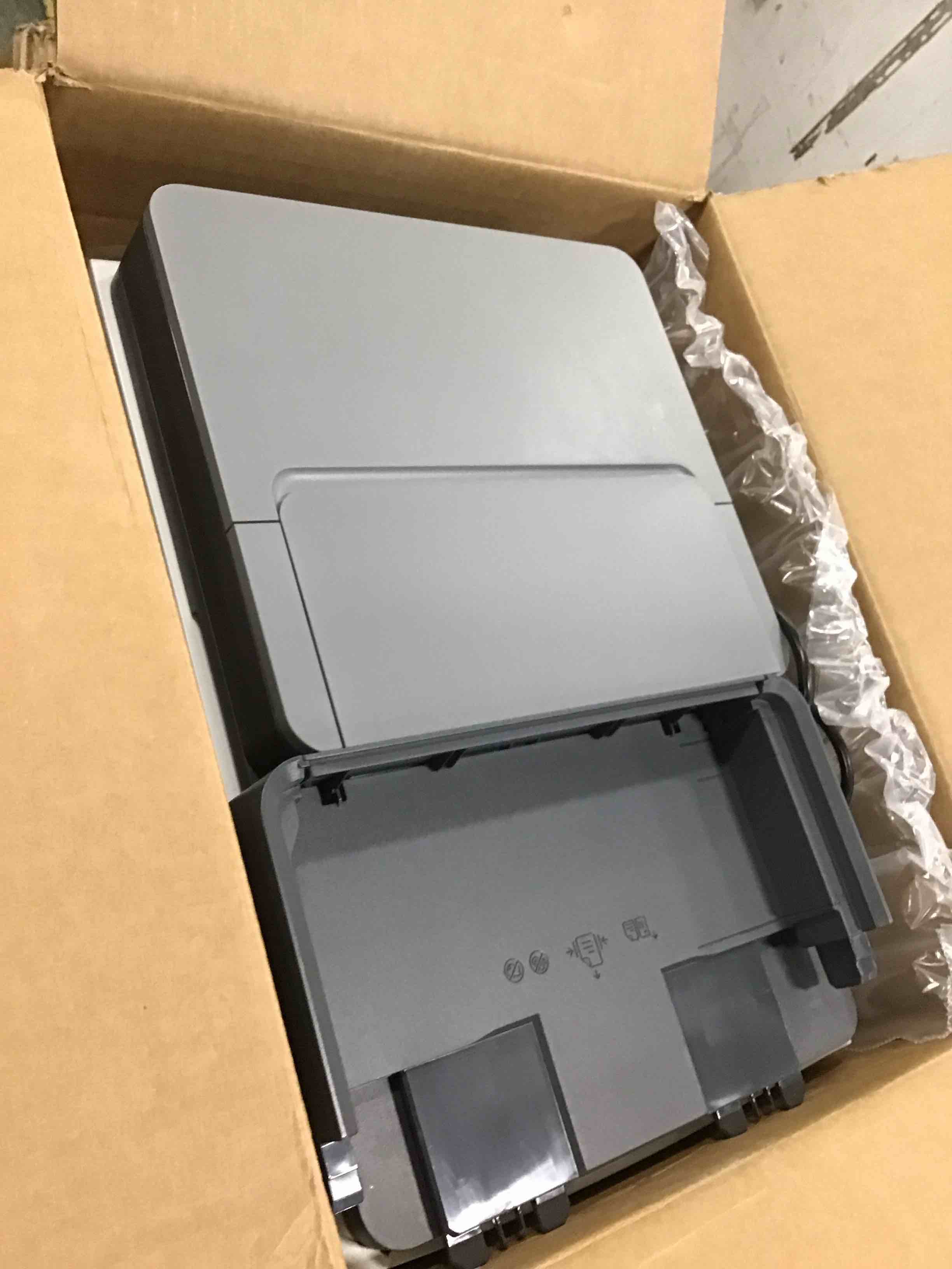https://s3.amazonaws.com/lotting-images-prod/bidfta/RED6339630_1712083278651.jpeg