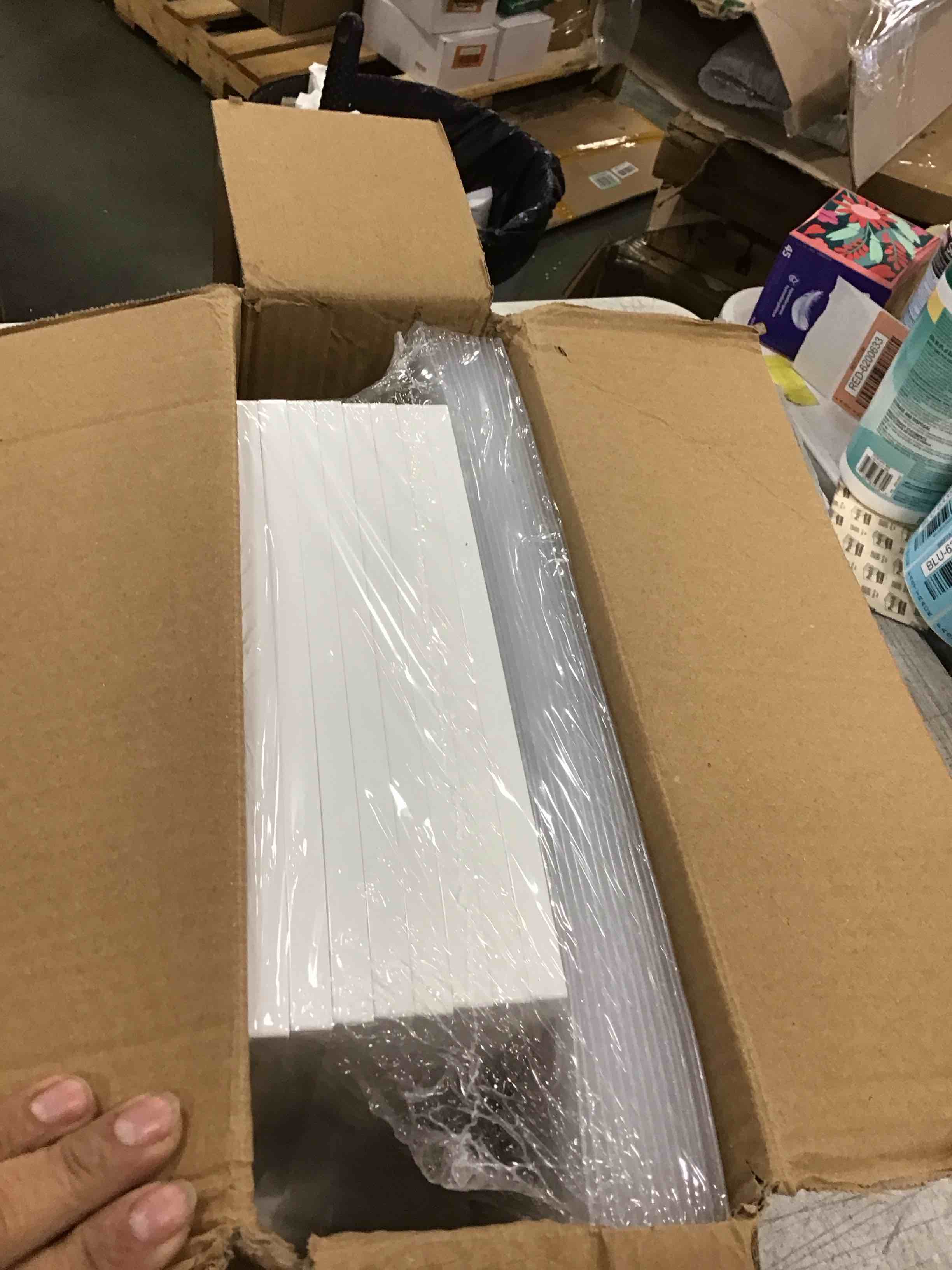 https://s3.amazonaws.com/lotting-images-prod/bidfta/RED6339975_1712238659038.jpeg