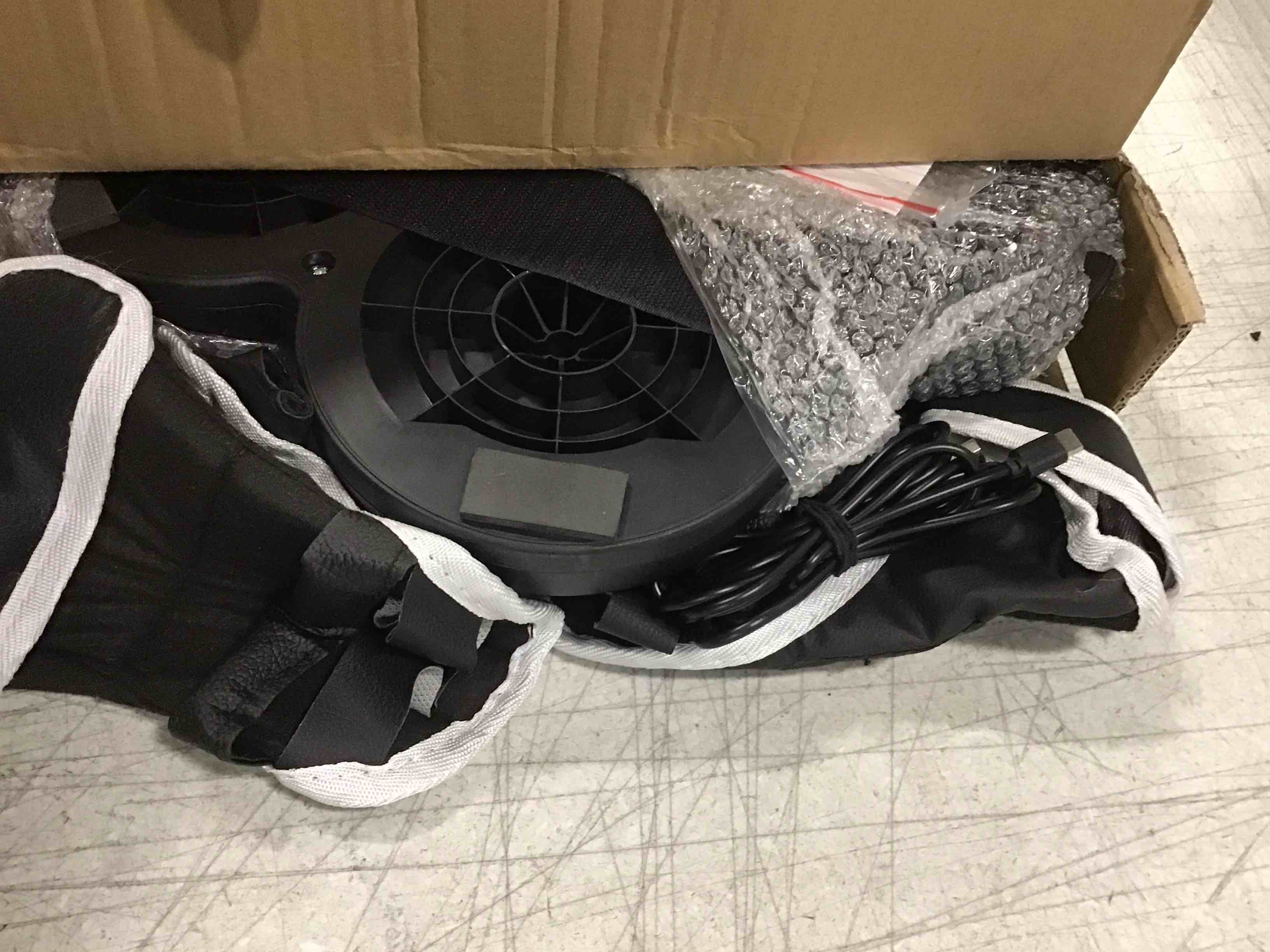 https://s3.amazonaws.com/lotting-images-prod/bidfta/RED6340010_1712244602962.jpeg