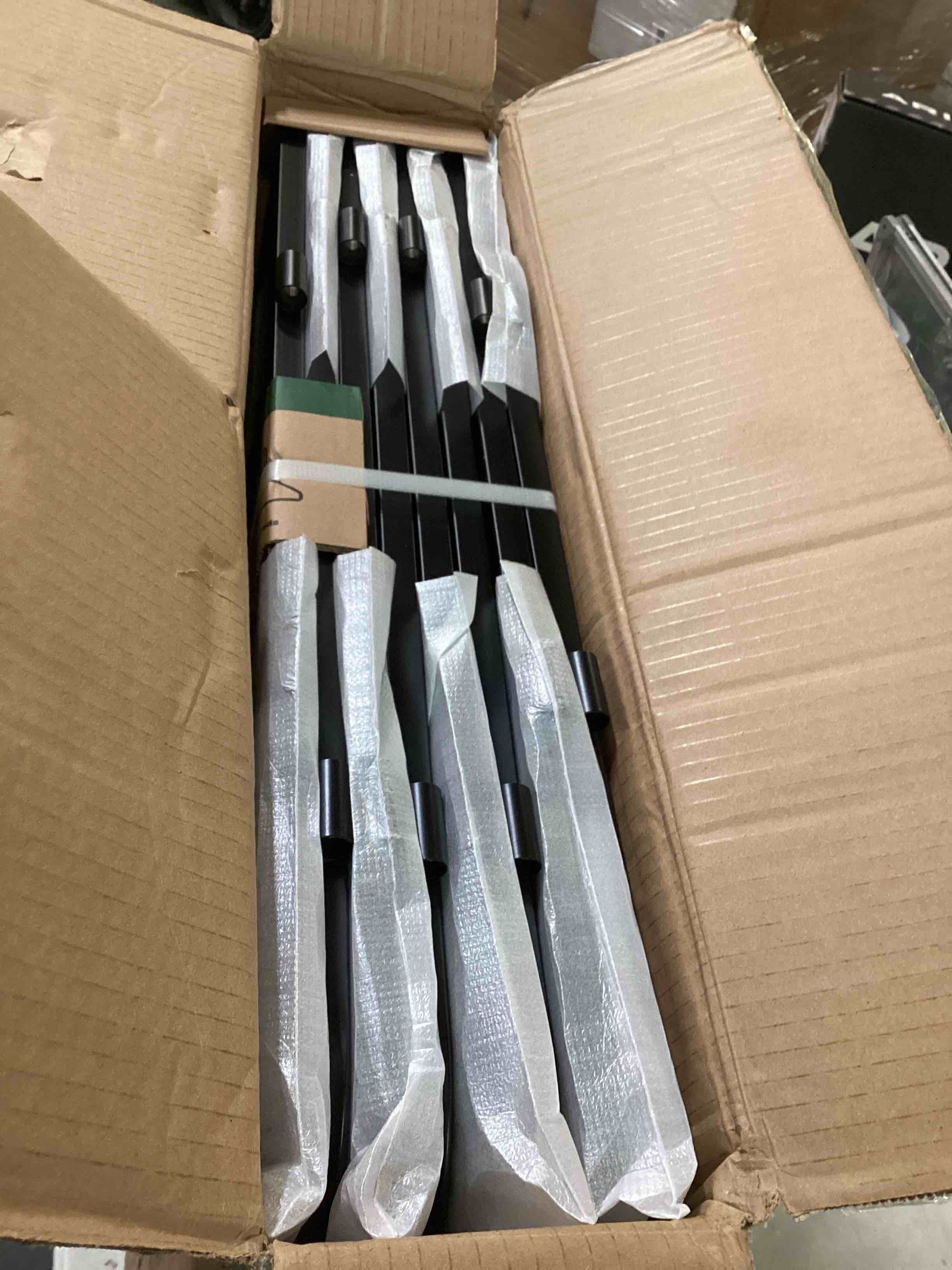 https://s3.amazonaws.com/lotting-images-prod/bidfta/RED6342924_1711656332967.jpeg