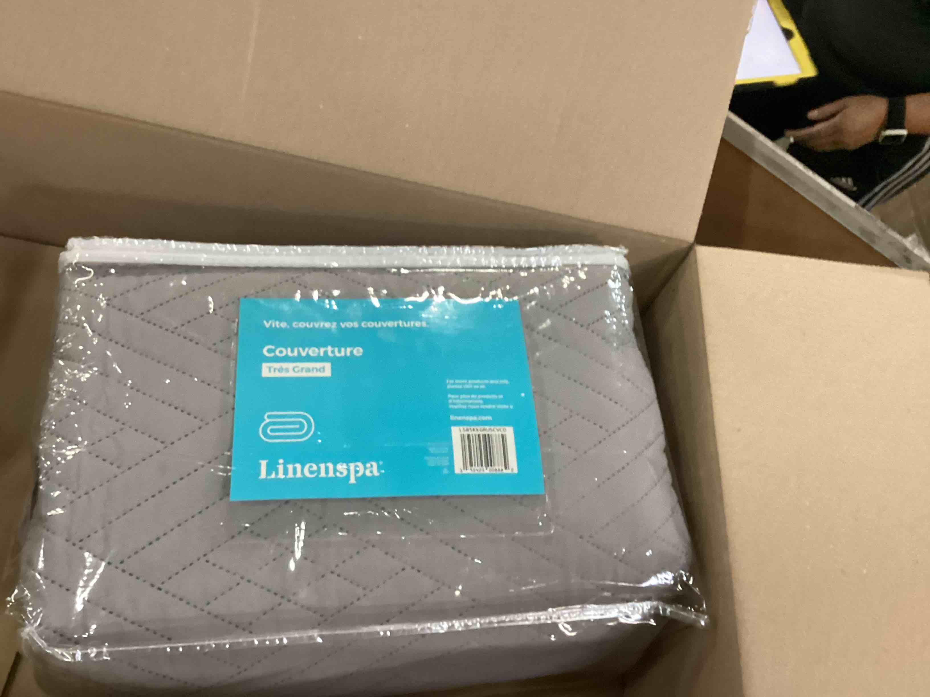 https://s3.amazonaws.com/lotting-images-prod/bidfta/RED6342992_1711719672498.jpeg