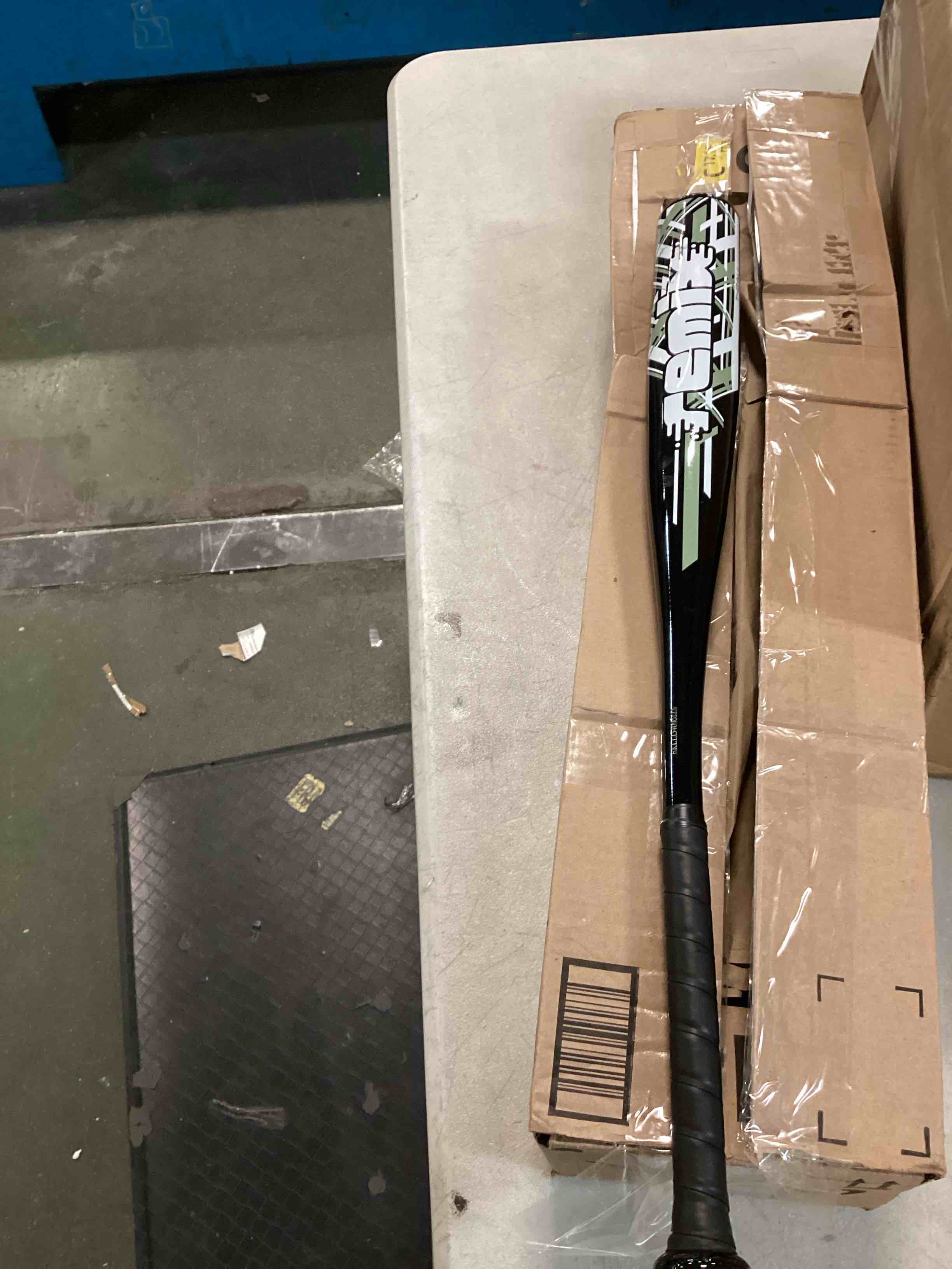 https://s3.amazonaws.com/lotting-images-prod/bidfta/RED6343359_1712069306899.jpeg