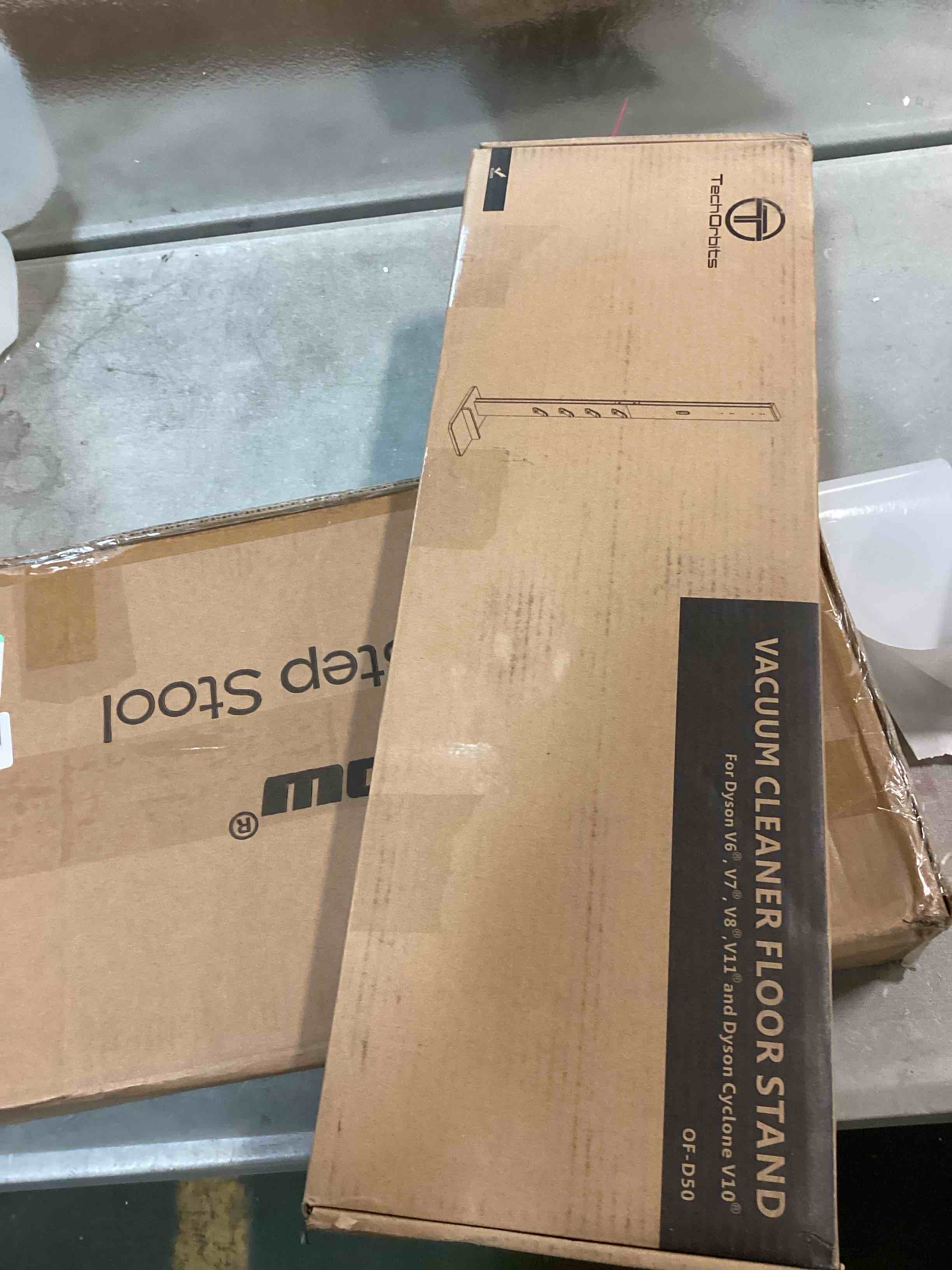 https://s3.amazonaws.com/lotting-images-prod/bidfta/RED6343536_1712149214490.jpeg