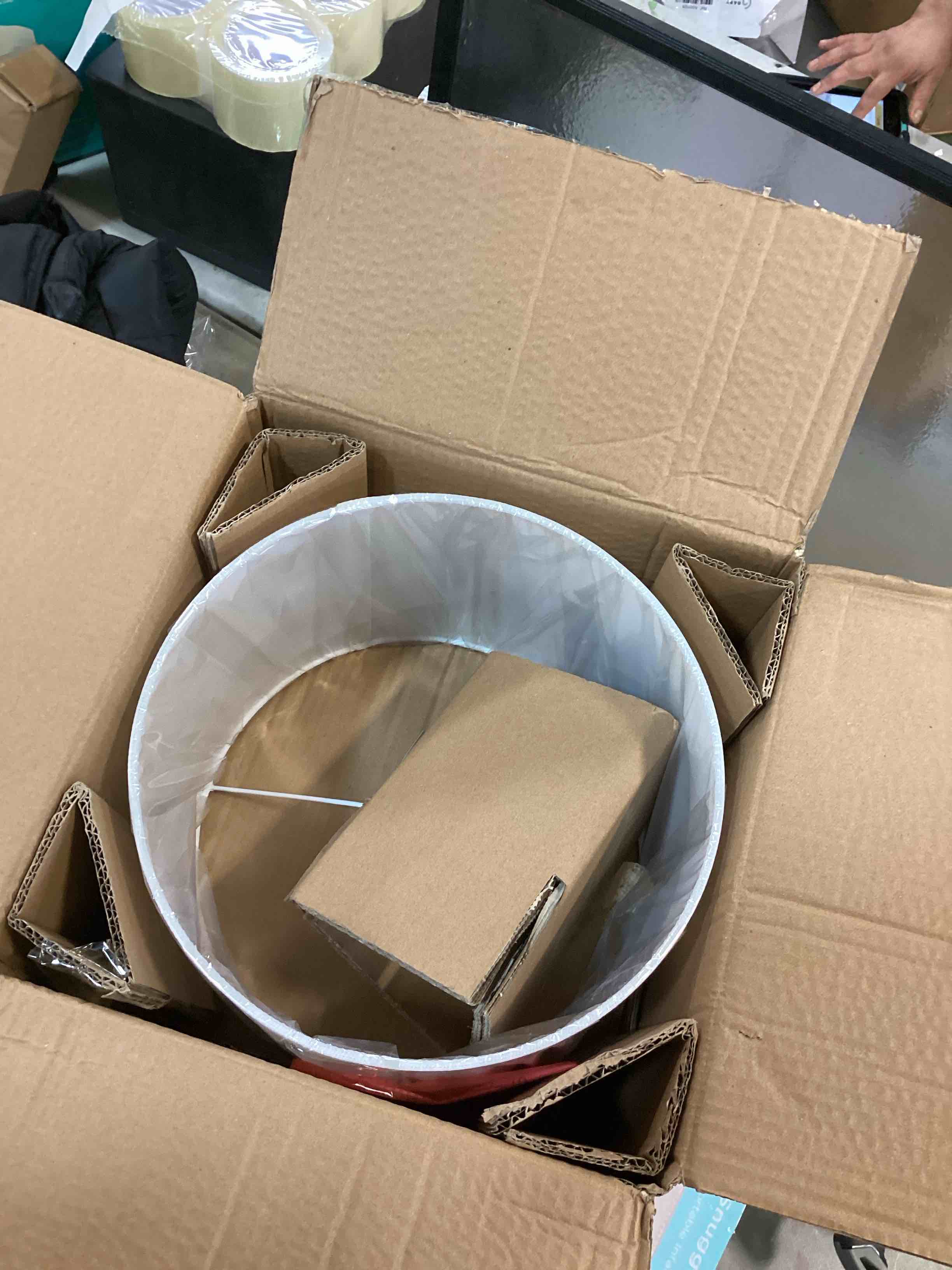 https://s3.amazonaws.com/lotting-images-prod/bidfta/RED6343584_1712157103193.jpeg