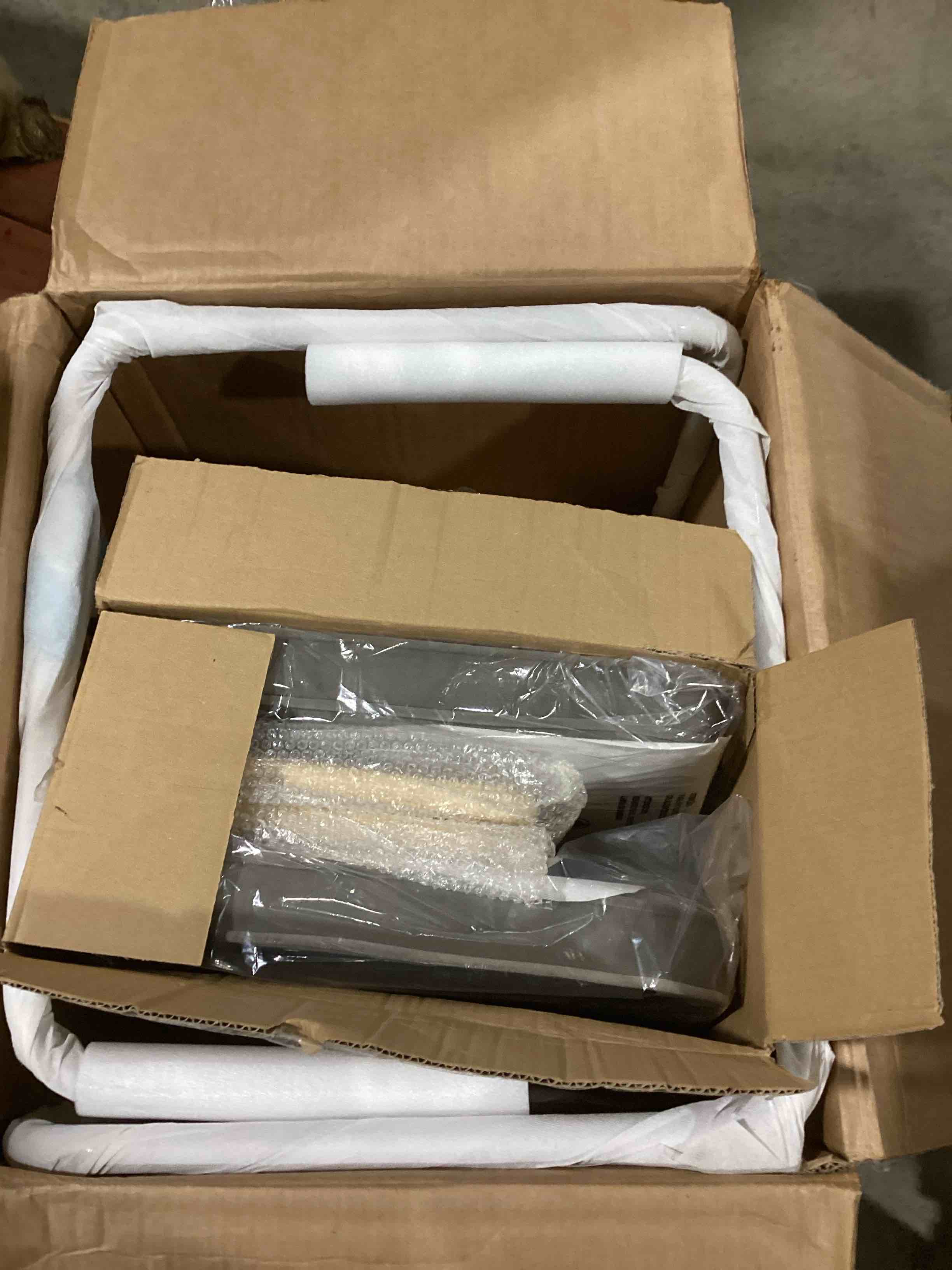 https://s3.amazonaws.com/lotting-images-prod/bidfta/RED6344448_1715697259857.jpeg
