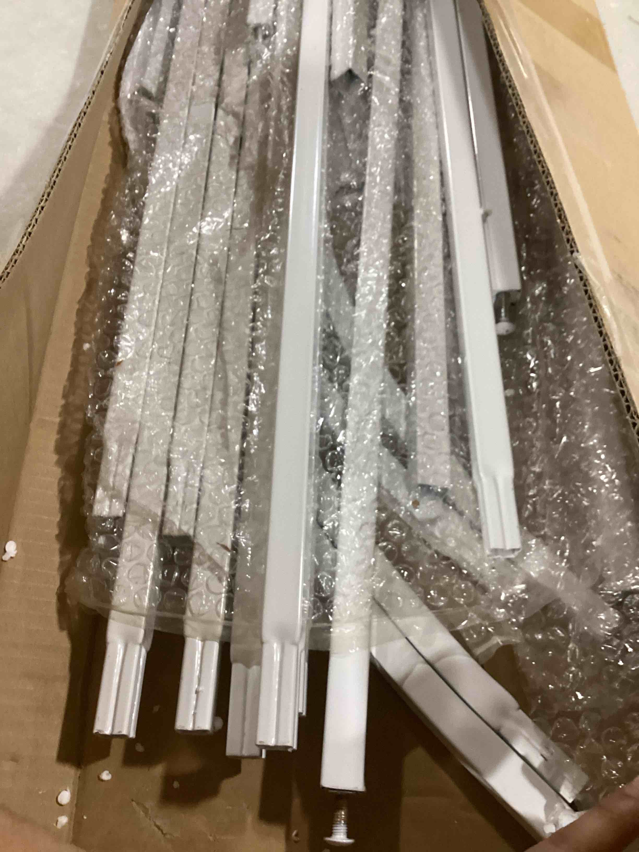 https://s3.amazonaws.com/lotting-images-prod/bidfta/RED6344756_1715889745807.jpeg