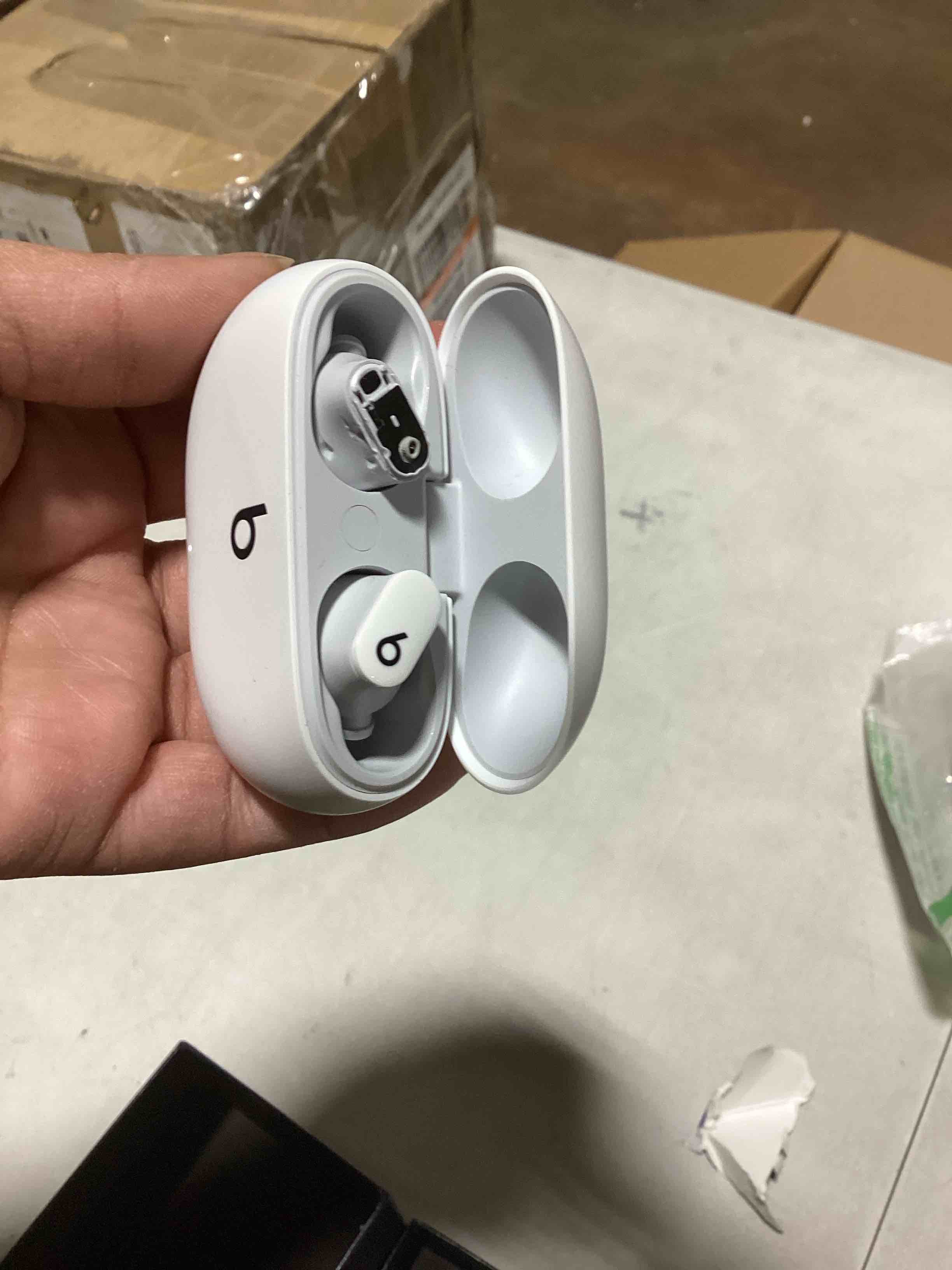 https://s3.amazonaws.com/lotting-images-prod/bidfta/RED6346158_1714134943392.jpeg