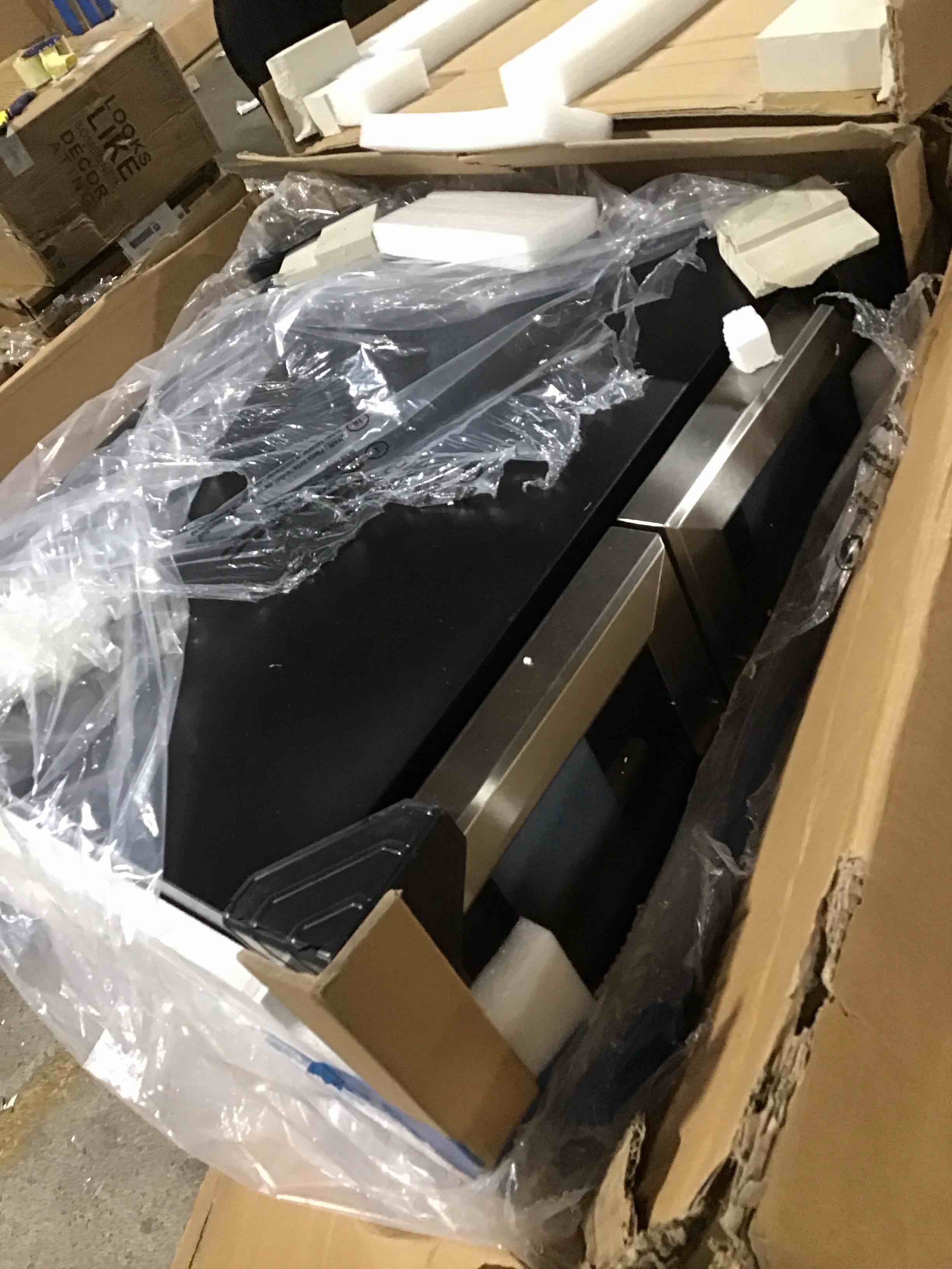 https://s3.amazonaws.com/lotting-images-prod/bidfta/RED6346953_1714741289188.jpeg