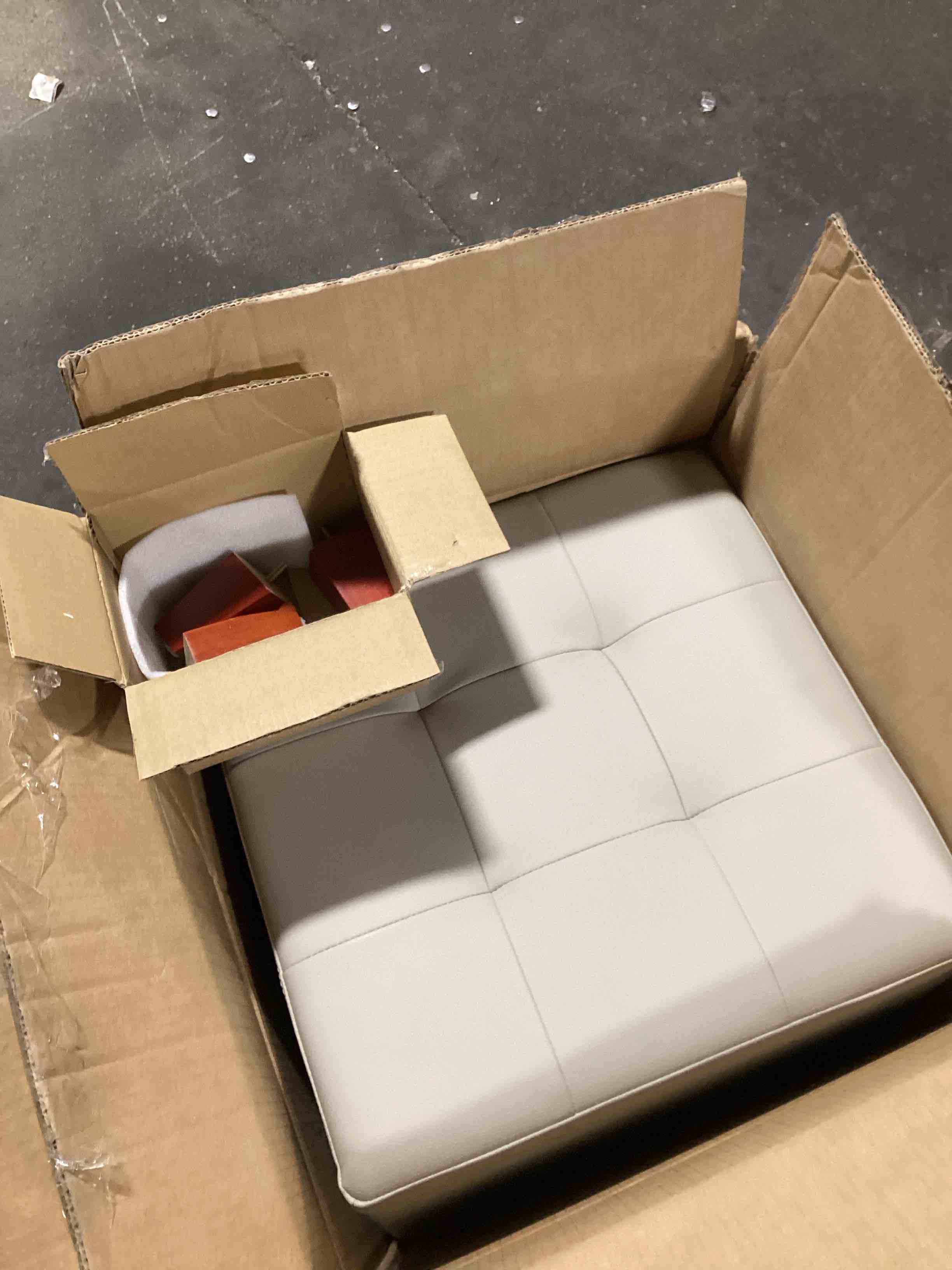 https://s3.amazonaws.com/lotting-images-prod/bidfta/RED6347004_1714743613685.jpeg