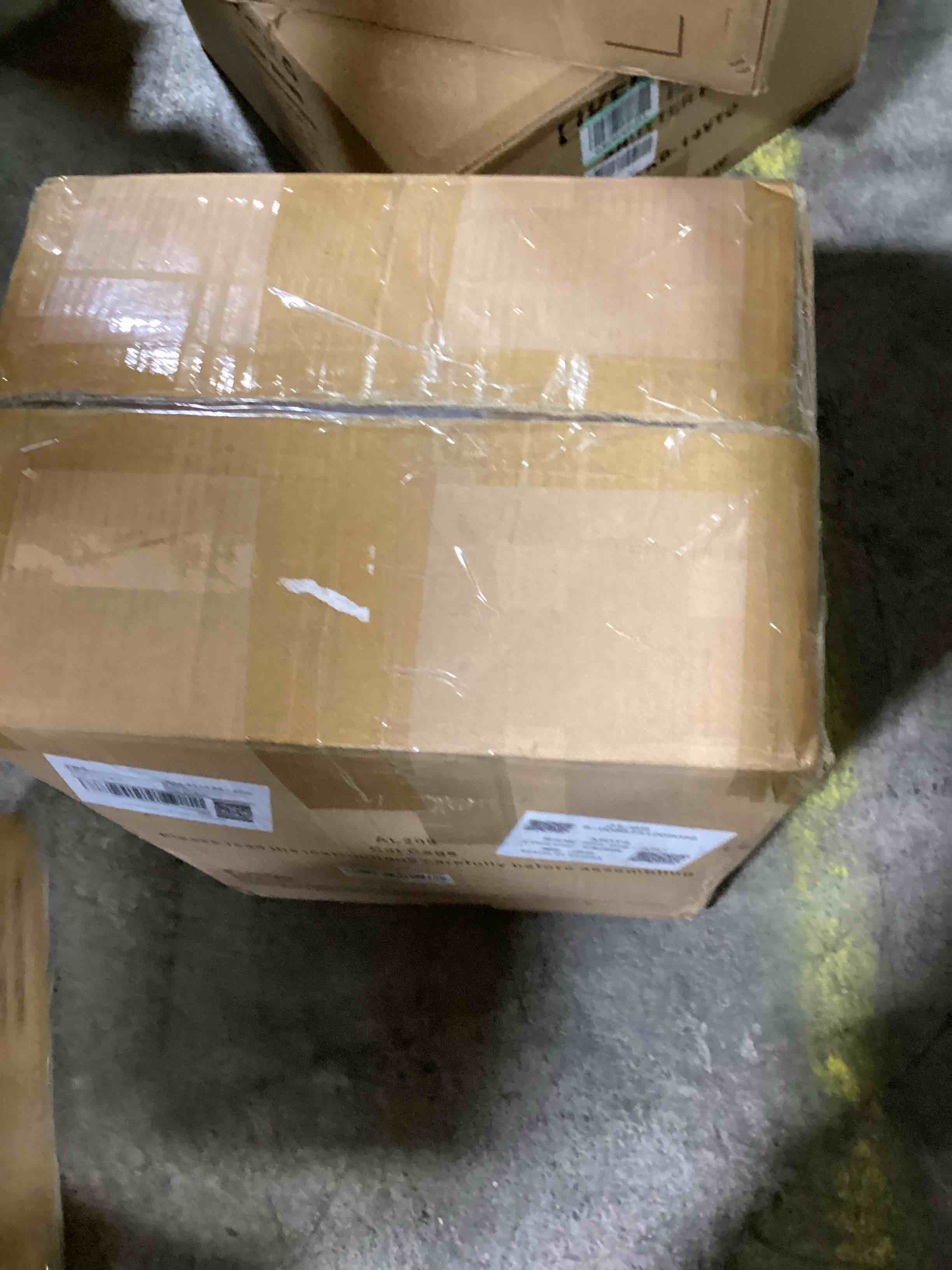 https://s3.amazonaws.com/lotting-images-prod/bidfta/RED6348341_1715700319272.jpeg