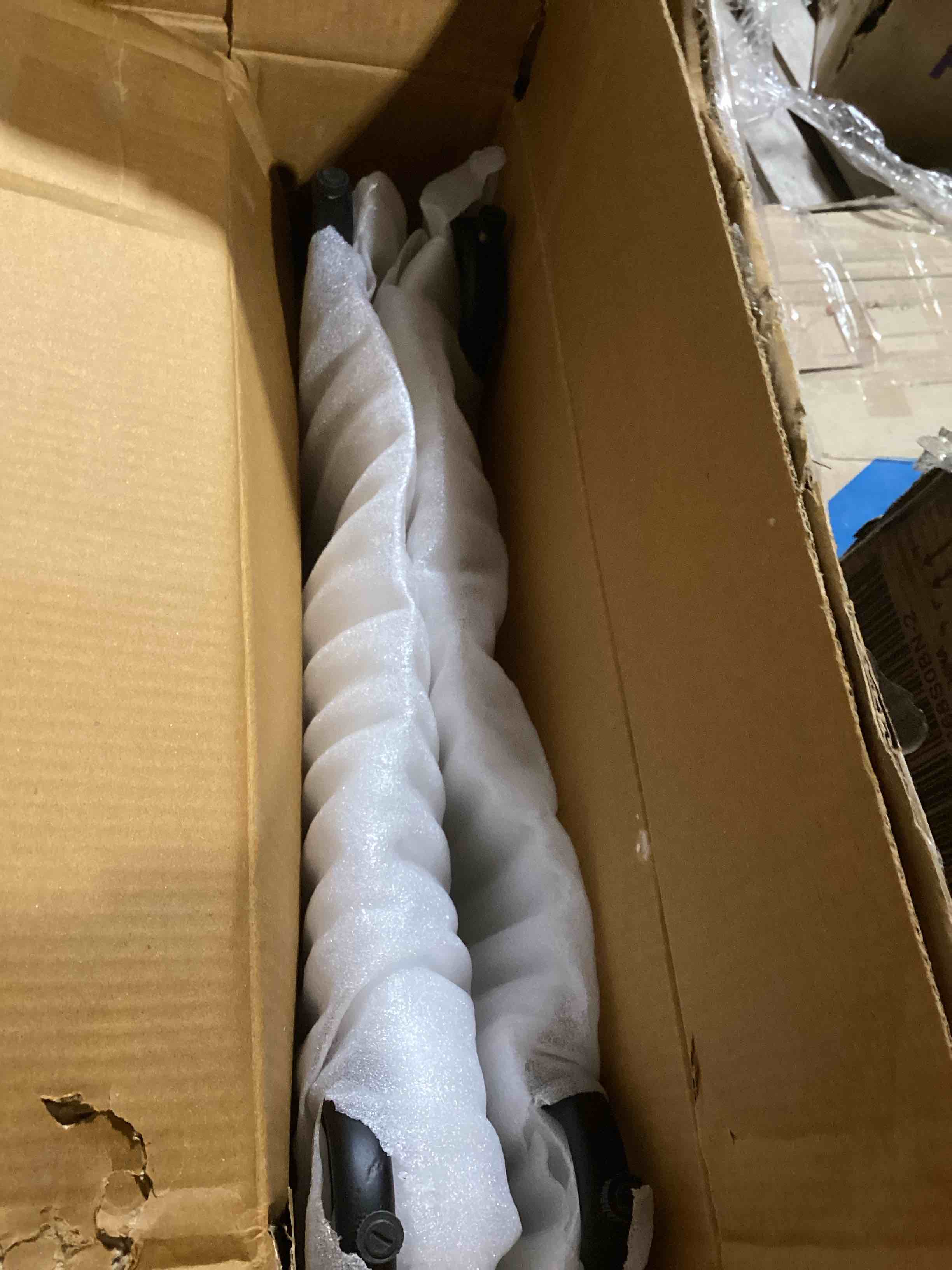 https://s3.amazonaws.com/lotting-images-prod/bidfta/RED6348734_1713892192758.jpeg