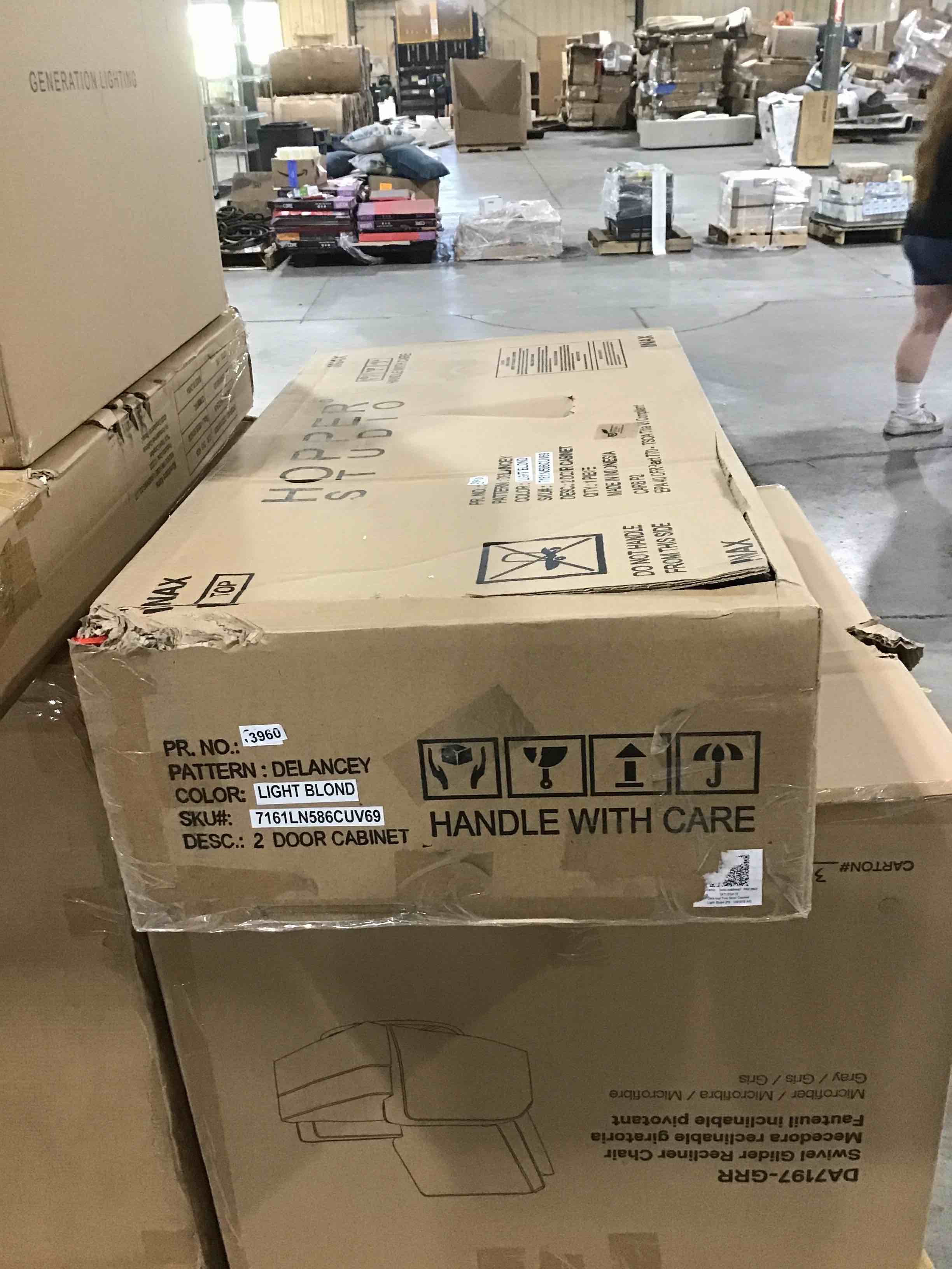 https://s3.amazonaws.com/lotting-images-prod/bidfta/RED6350024_1714138148564.jpeg