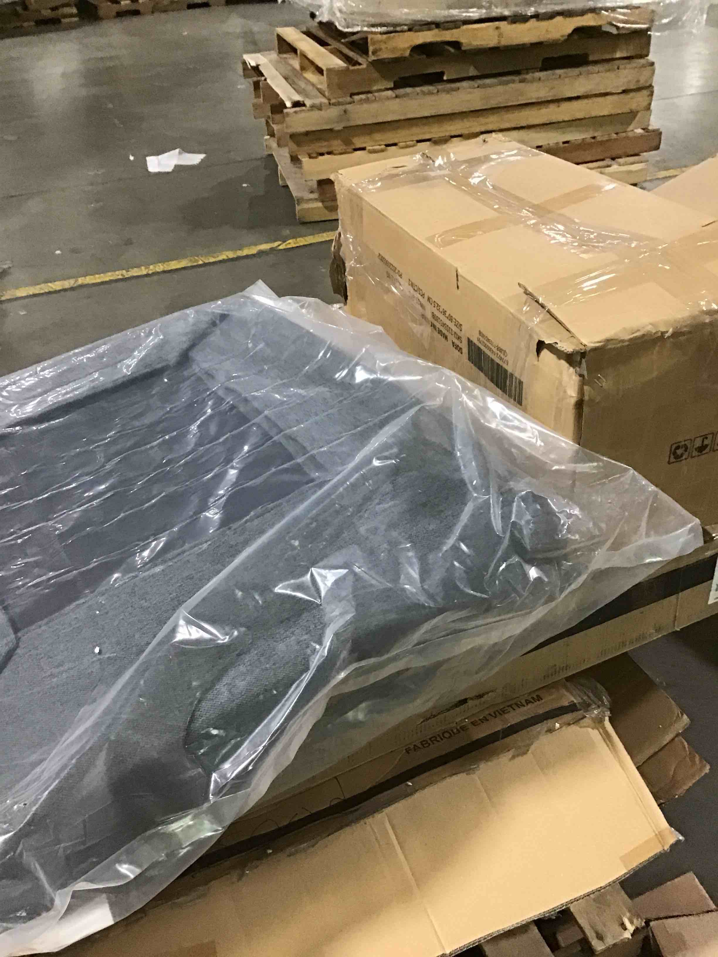 https://s3.amazonaws.com/lotting-images-prod/bidfta/RED6350152_1714570641711.jpeg
