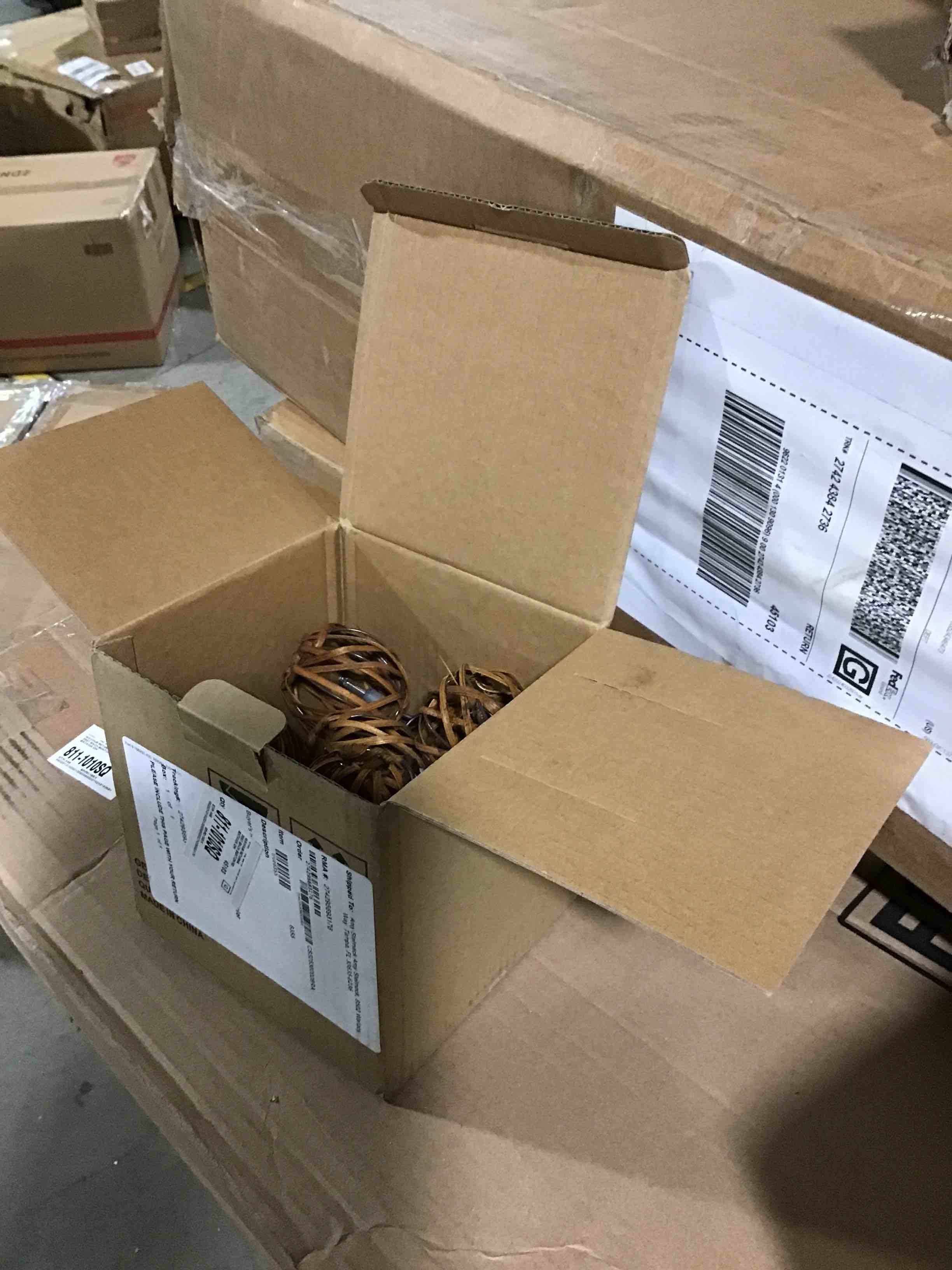 https://s3.amazonaws.com/lotting-images-prod/bidfta/RED6350637_1715716440280.jpeg