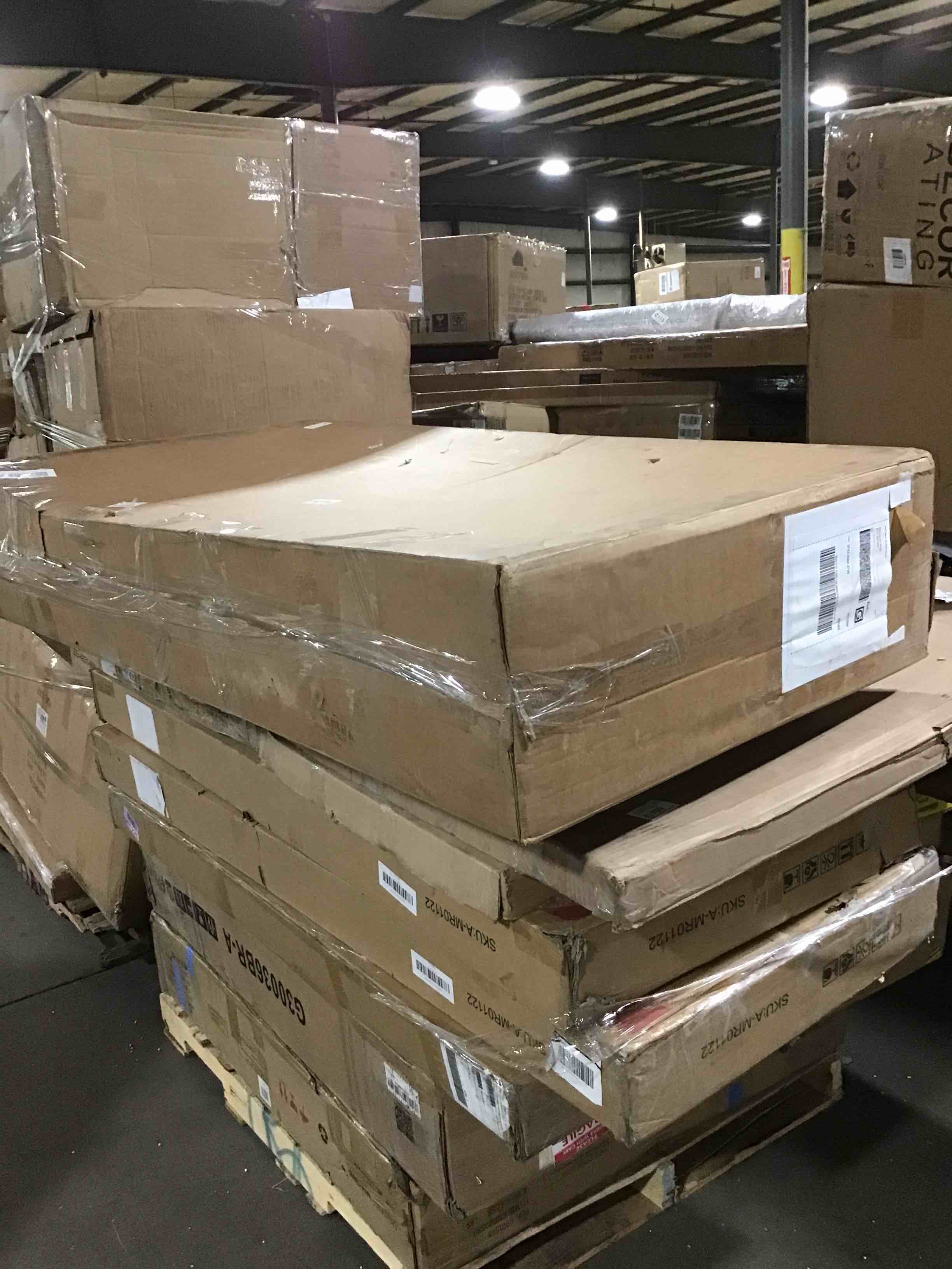 https://s3.amazonaws.com/lotting-images-prod/bidfta/RED6350644_1715775299555.jpeg