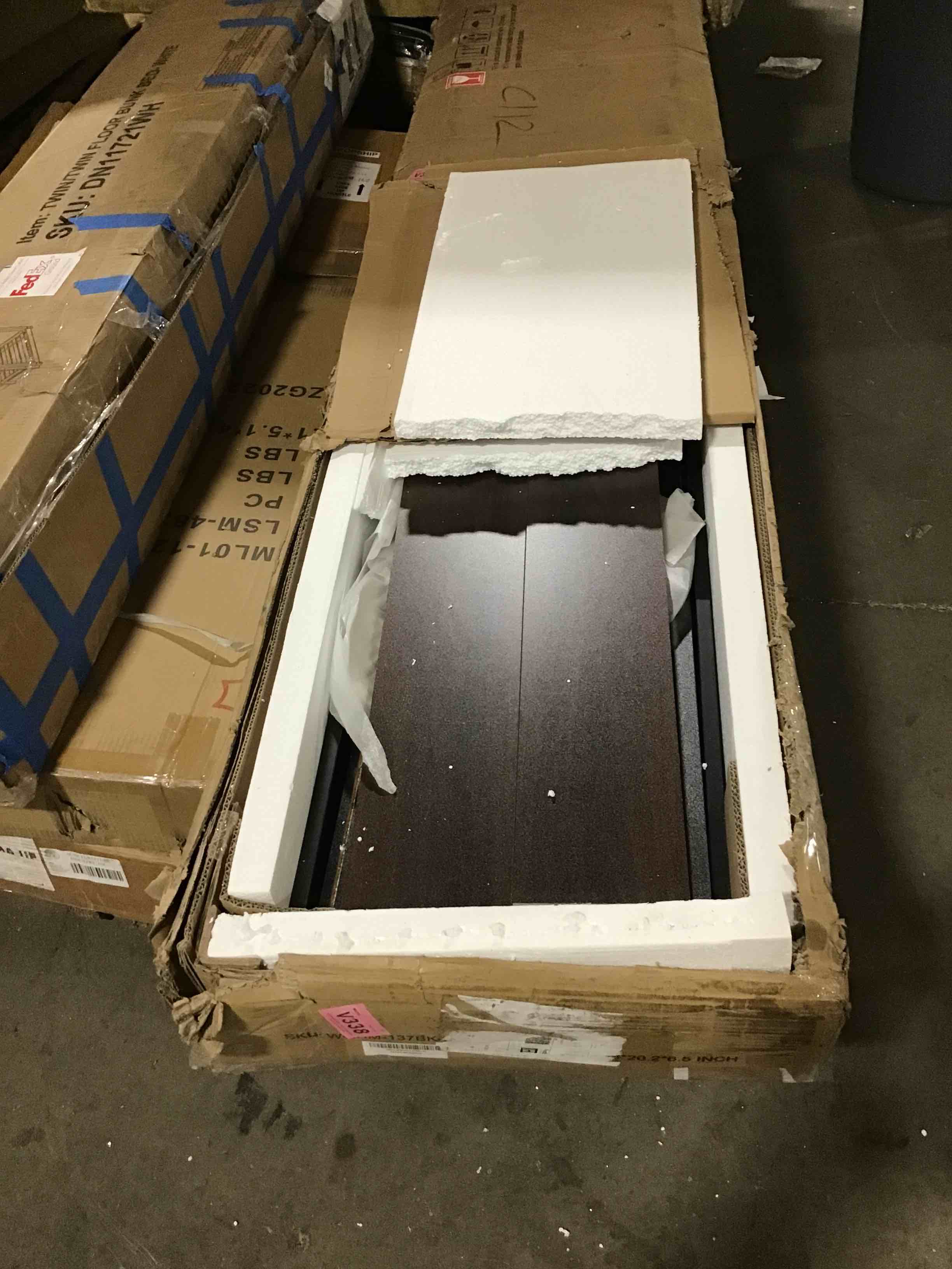 https://s3.amazonaws.com/lotting-images-prod/bidfta/RED6350724_1715803039343.jpeg