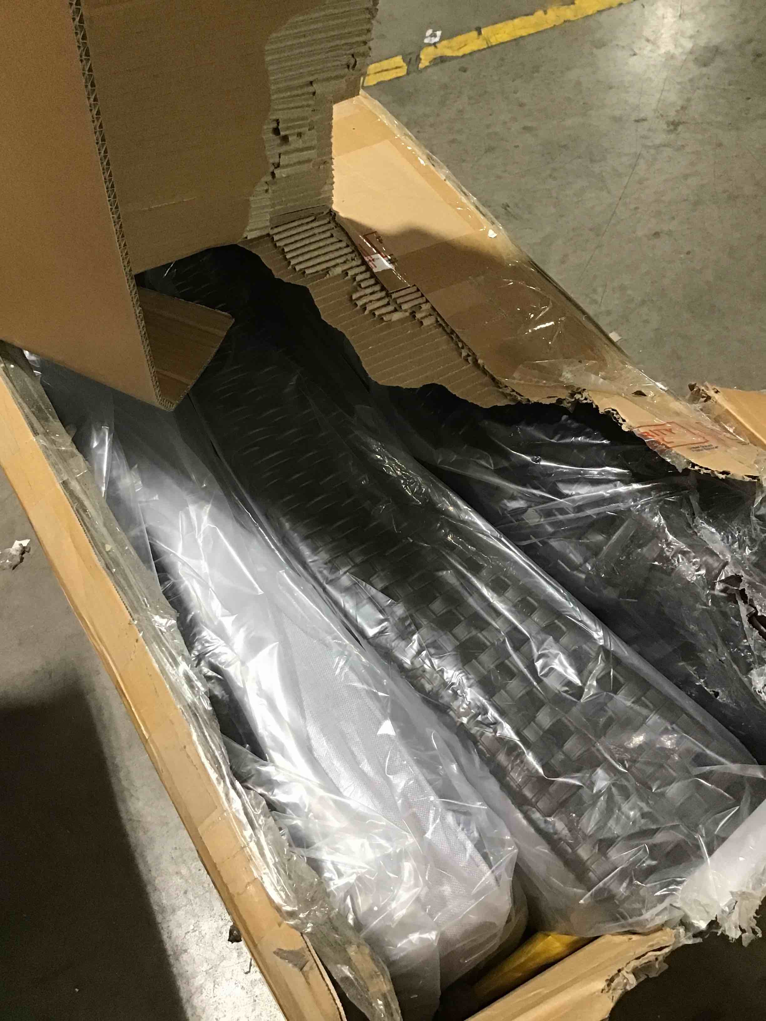 https://s3.amazonaws.com/lotting-images-prod/bidfta/RED6350783_1715880948946.jpeg