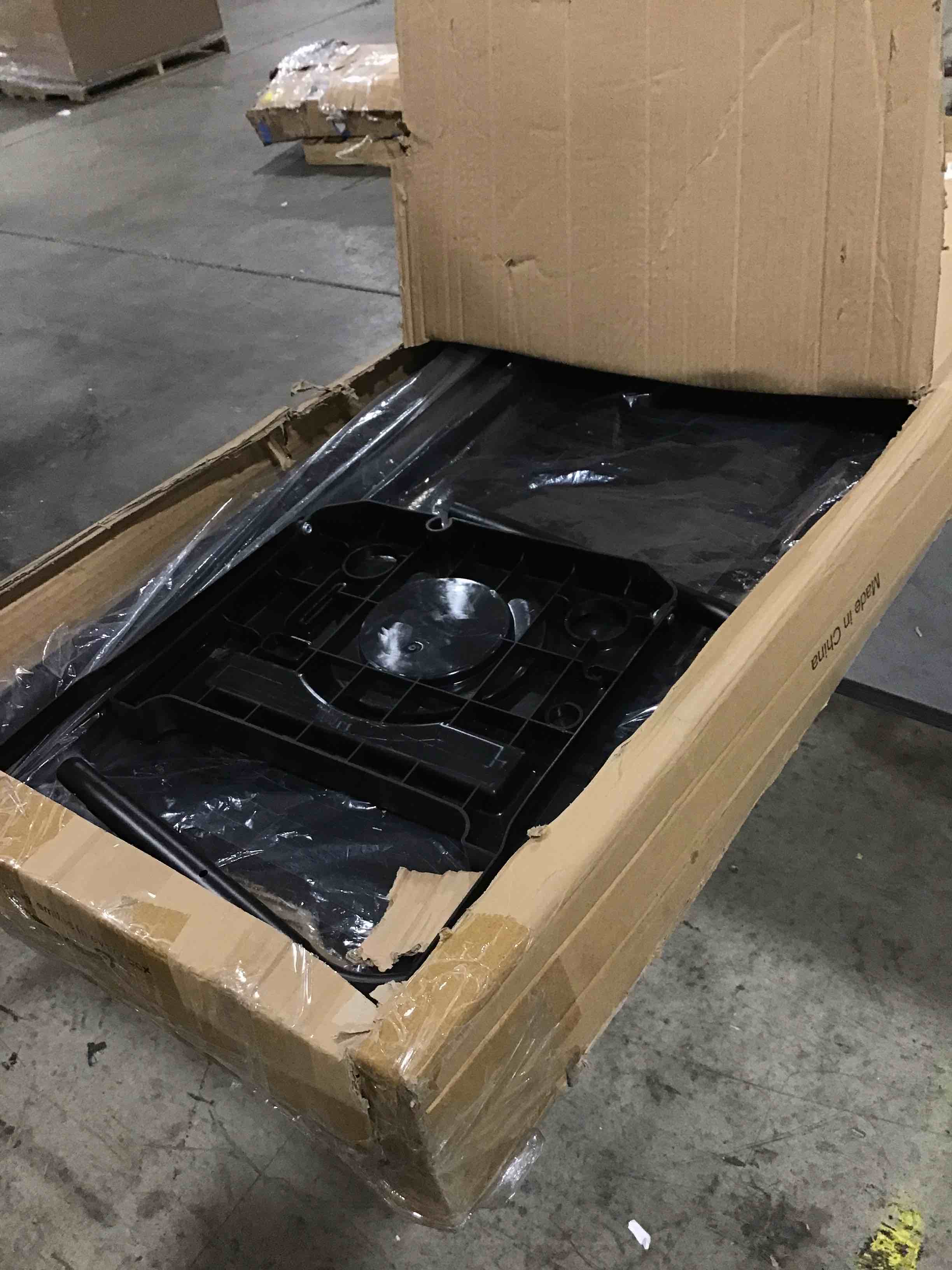 https://s3.amazonaws.com/lotting-images-prod/bidfta/RED6350911_1716039875904.jpeg