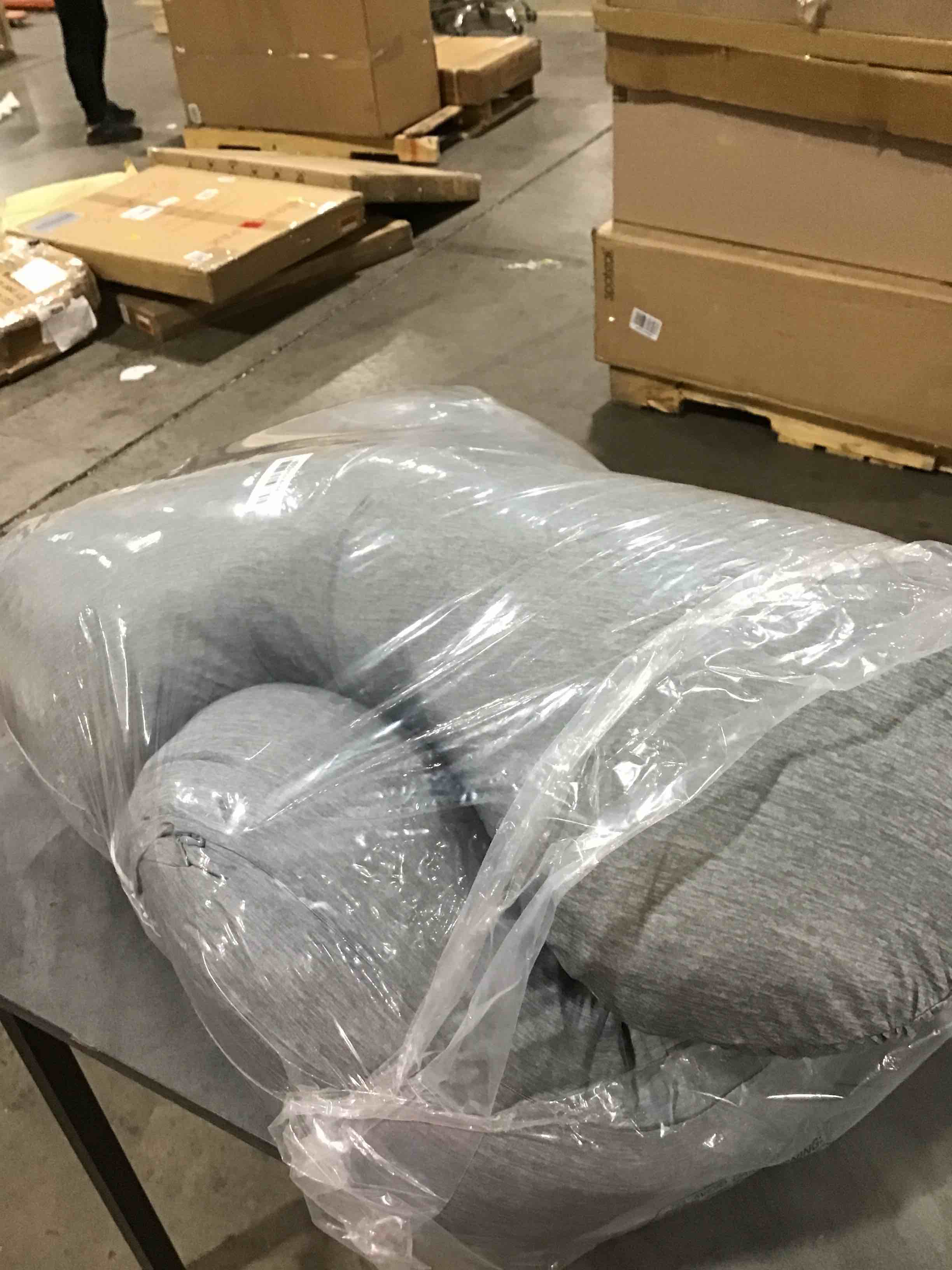 https://s3.amazonaws.com/lotting-images-prod/bidfta/RED6350965_1716204691553.jpeg