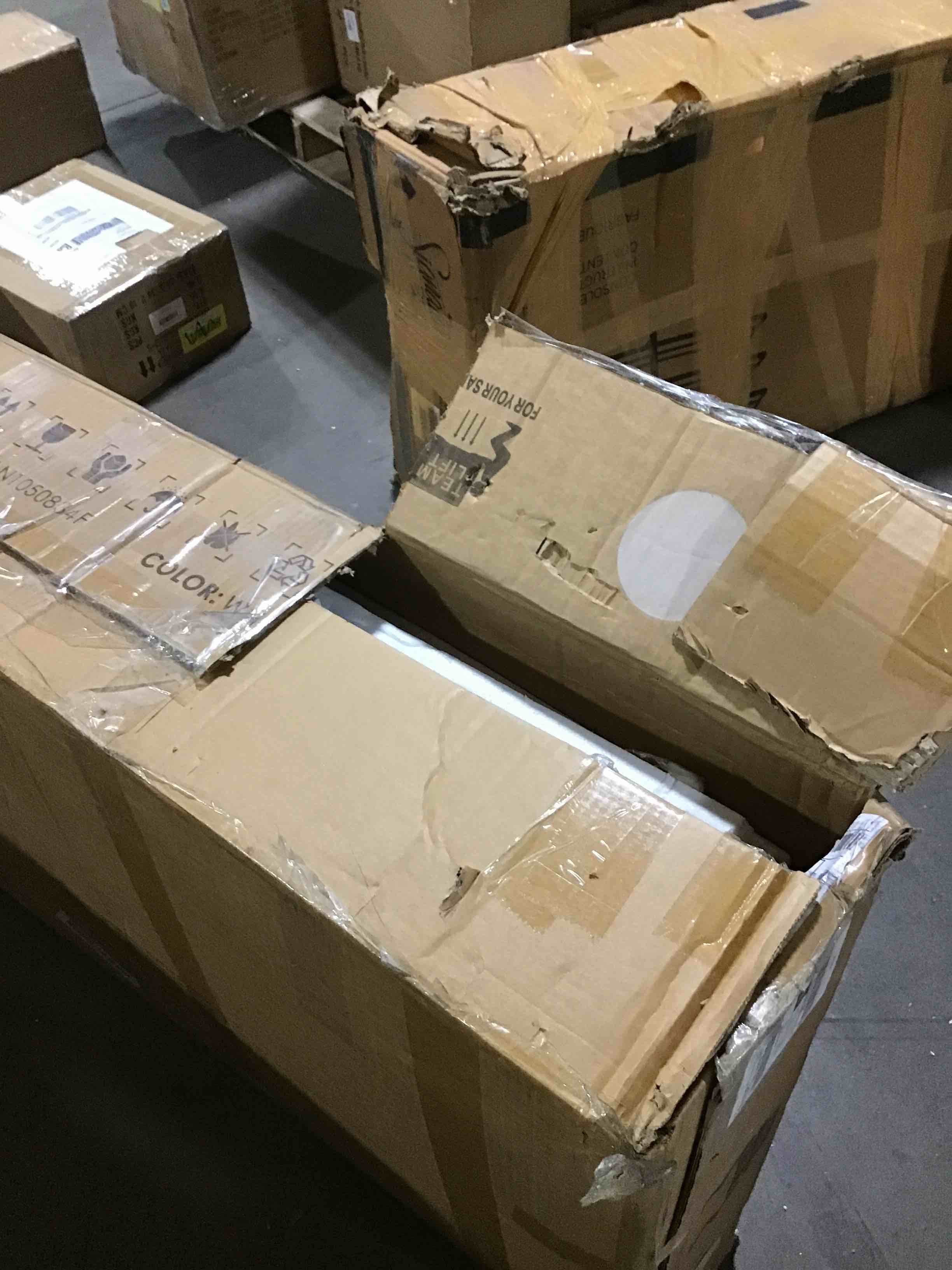 https://s3.amazonaws.com/lotting-images-prod/bidfta/RED6351140_1716493216017.jpeg