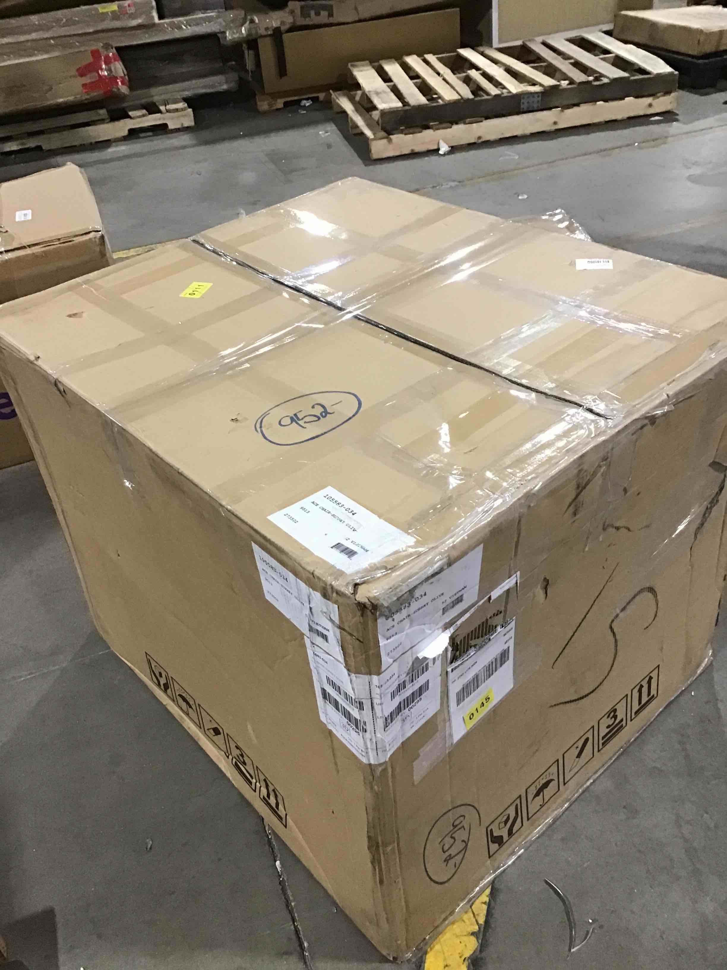 https://s3.amazonaws.com/lotting-images-prod/bidfta/RED6351373_1717001964452.jpeg