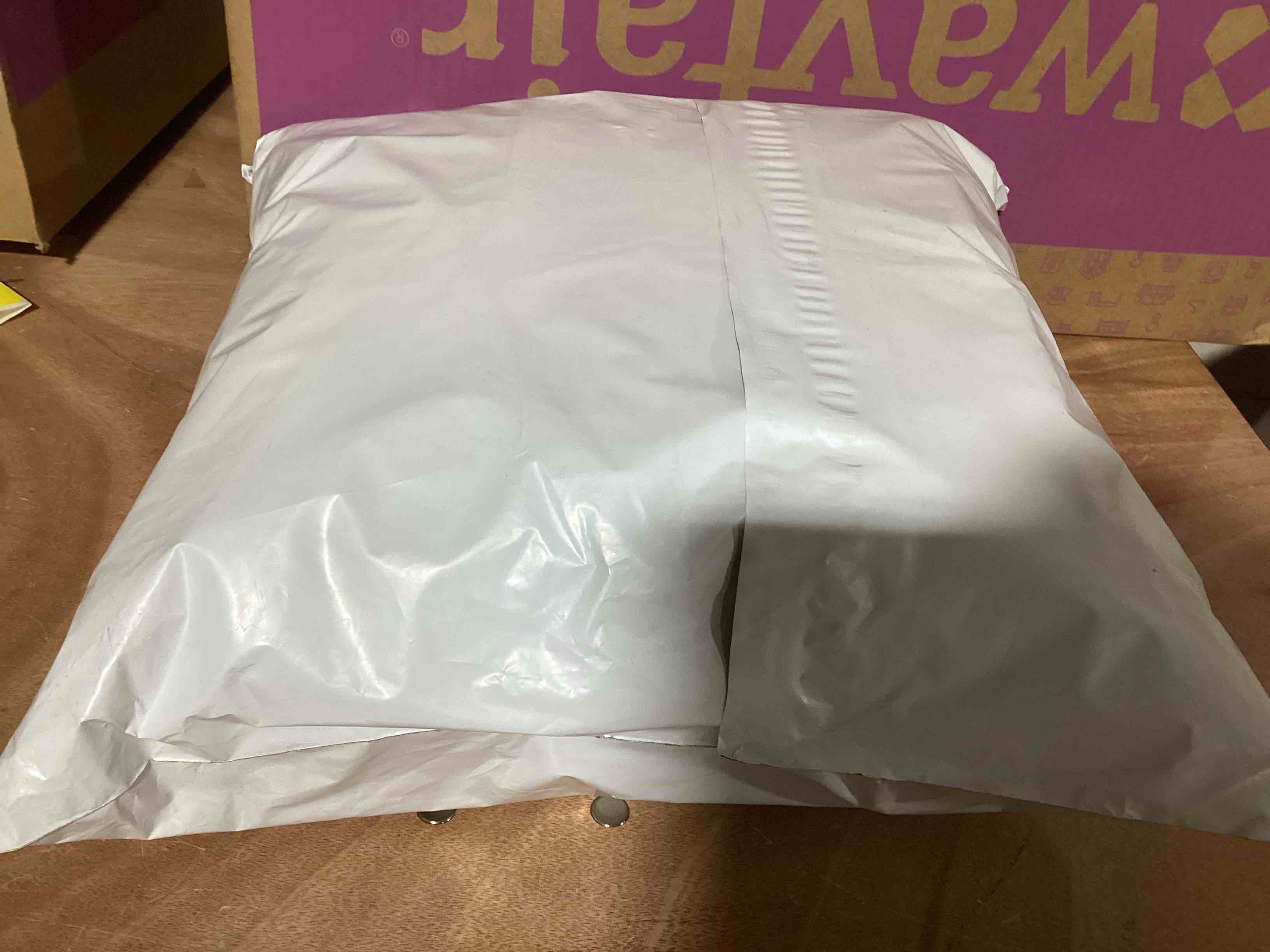 https://s3.amazonaws.com/lotting-images-prod/bidfta/RED6351677_1714675532163.jpeg