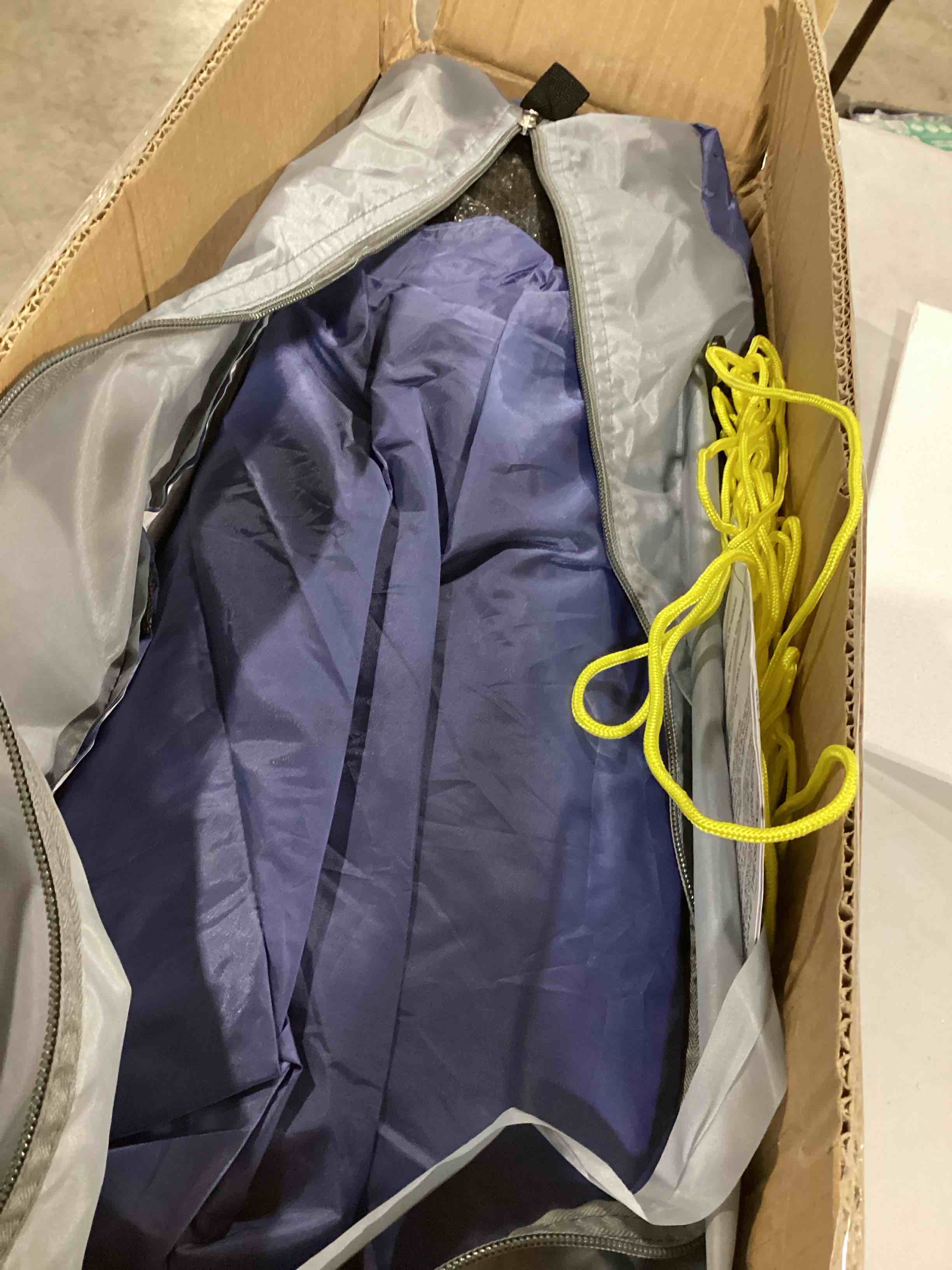 https://s3.amazonaws.com/lotting-images-prod/bidfta/RED6352100_1715171776947.jpeg
