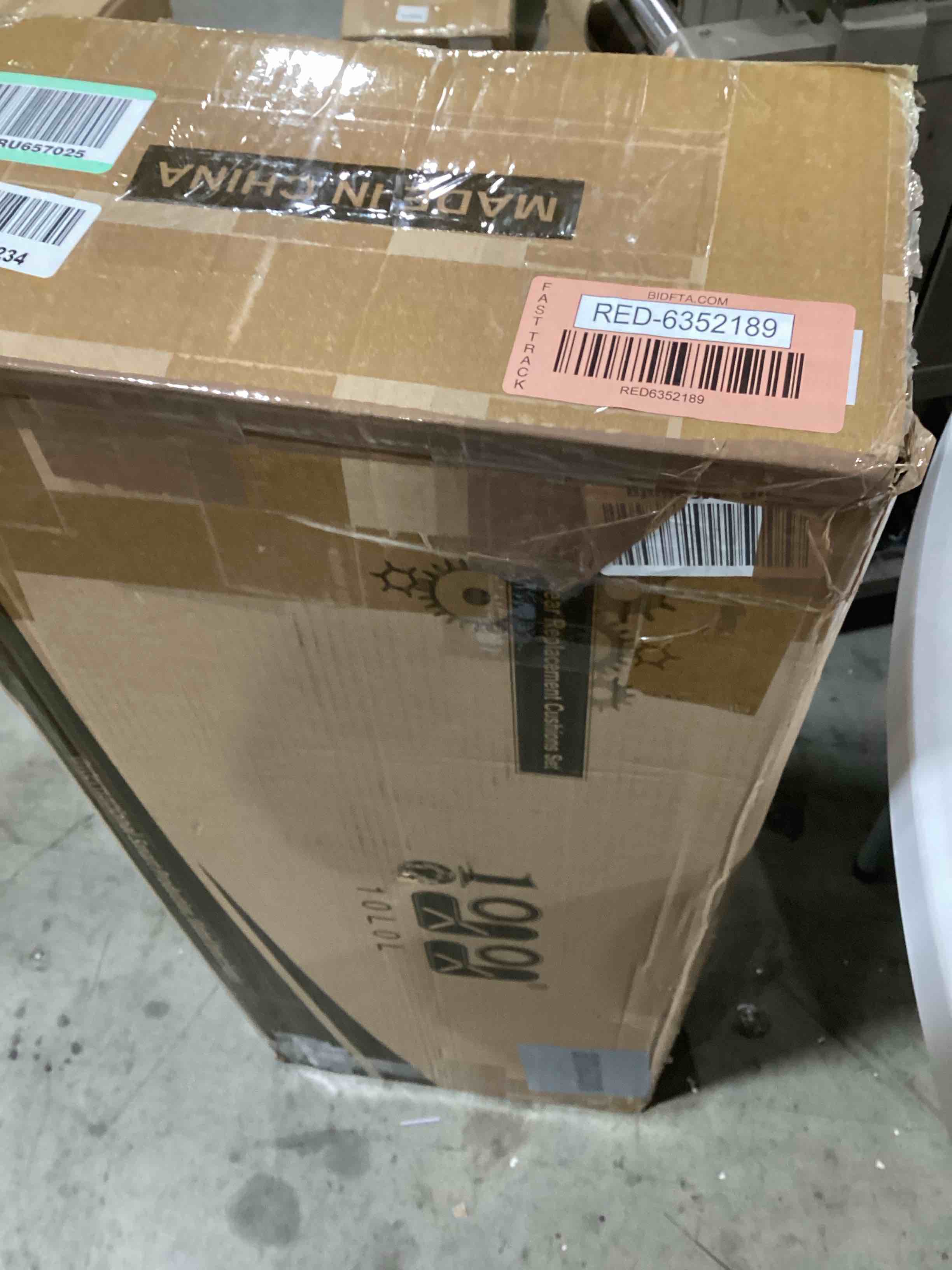 https://s3.amazonaws.com/lotting-images-prod/bidfta/RED6352189_1715186643946.jpeg