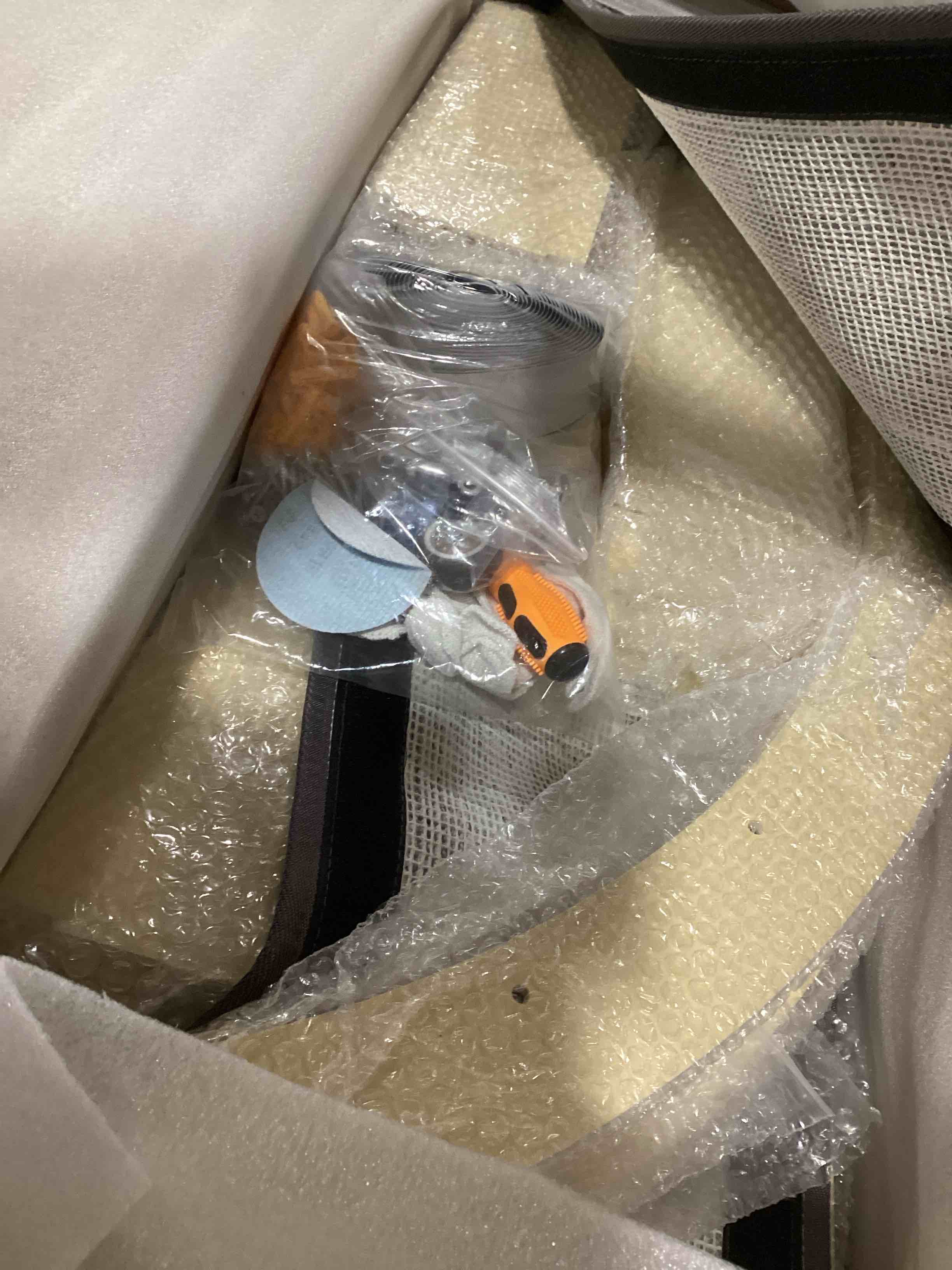 https://s3.amazonaws.com/lotting-images-prod/bidfta/RED6352190_1715186494473.jpeg