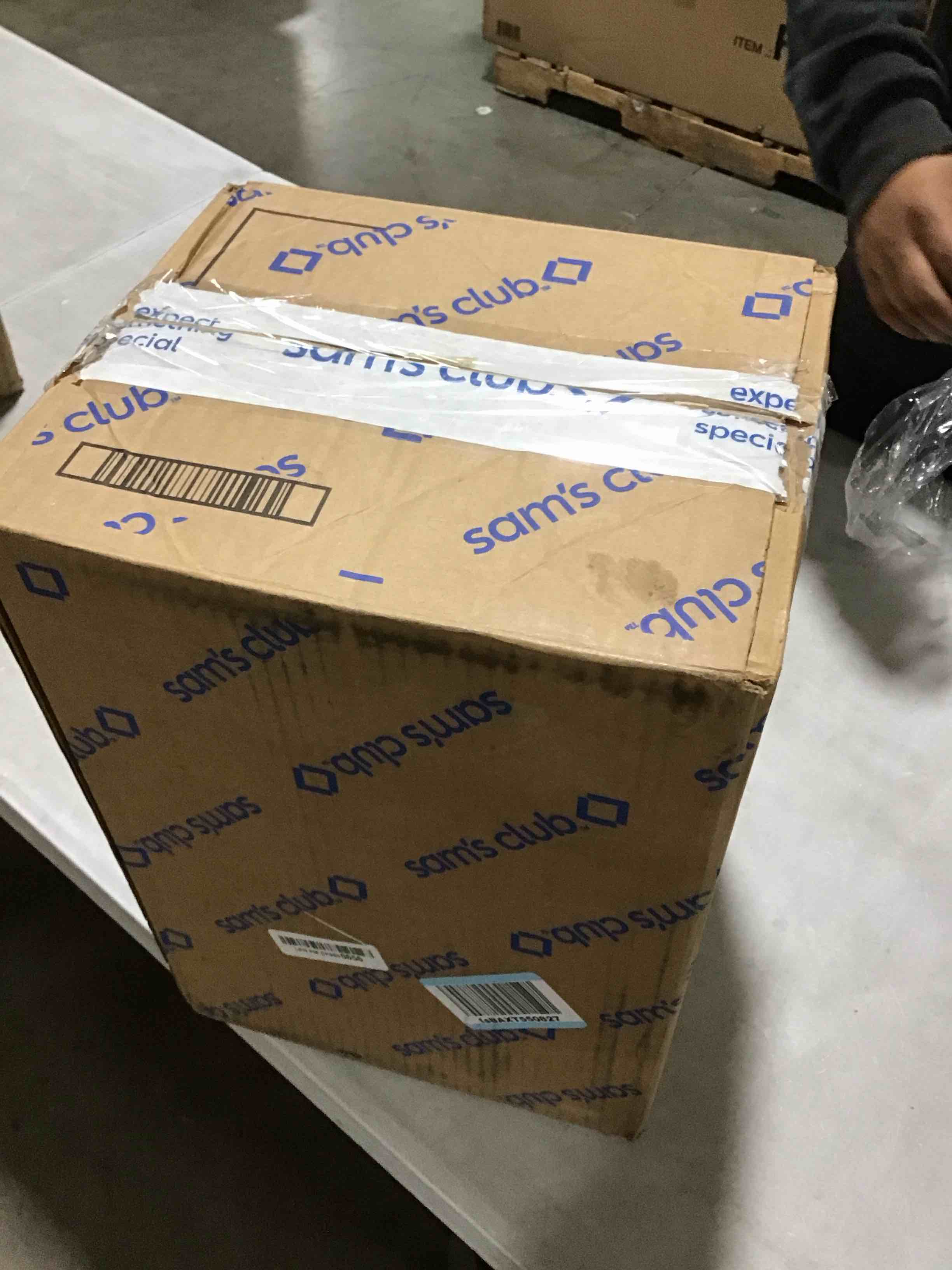 https://s3.amazonaws.com/lotting-images-prod/bidfta/RED6353685_1714145488506.jpeg