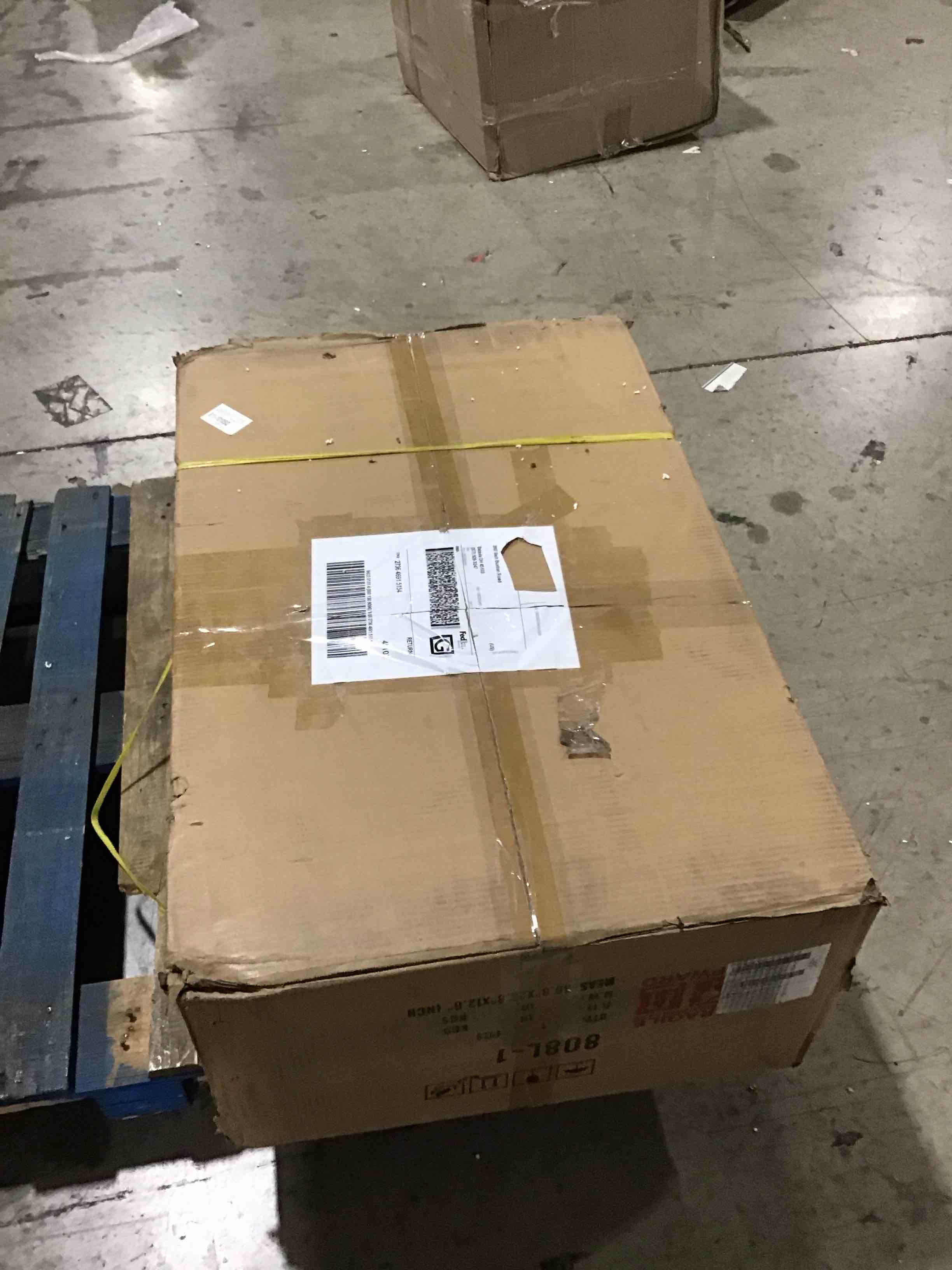 https://s3.amazonaws.com/lotting-images-prod/bidfta/RED6354021_1714568606849.jpeg
